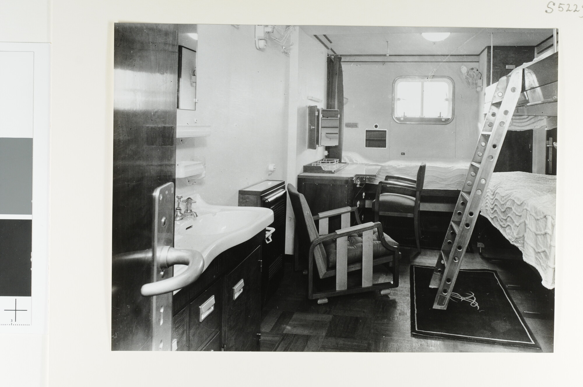 S.5229(01); Interieurfoto's genomen aan boord van ms. 'Willem Ruys' van de Koninklijke Rotterdamsche Lloyd [...]; fotoreportage