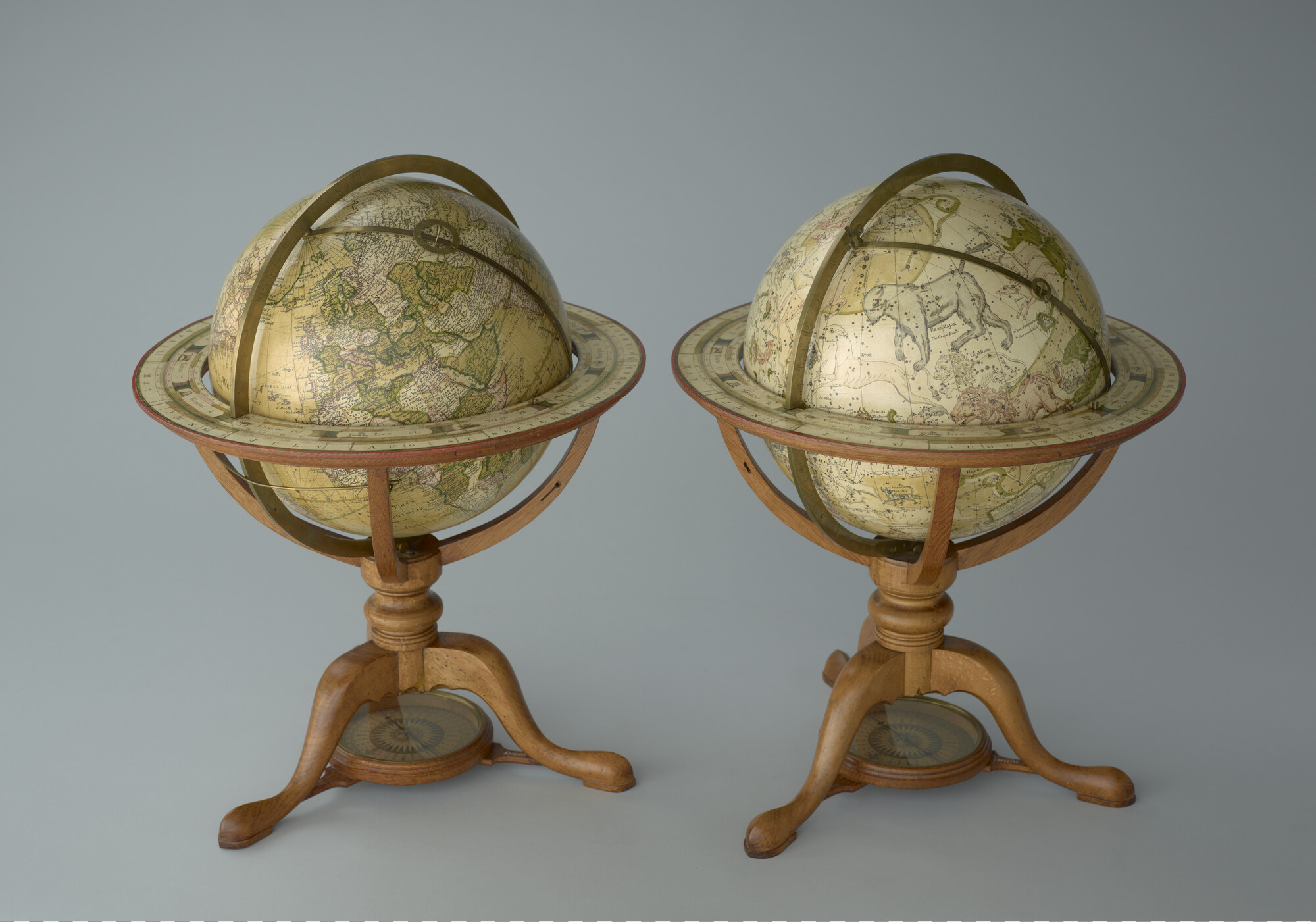 S.3099(01); Aardglobe van 31 cm doorsnede door George Adams, 1766; globe