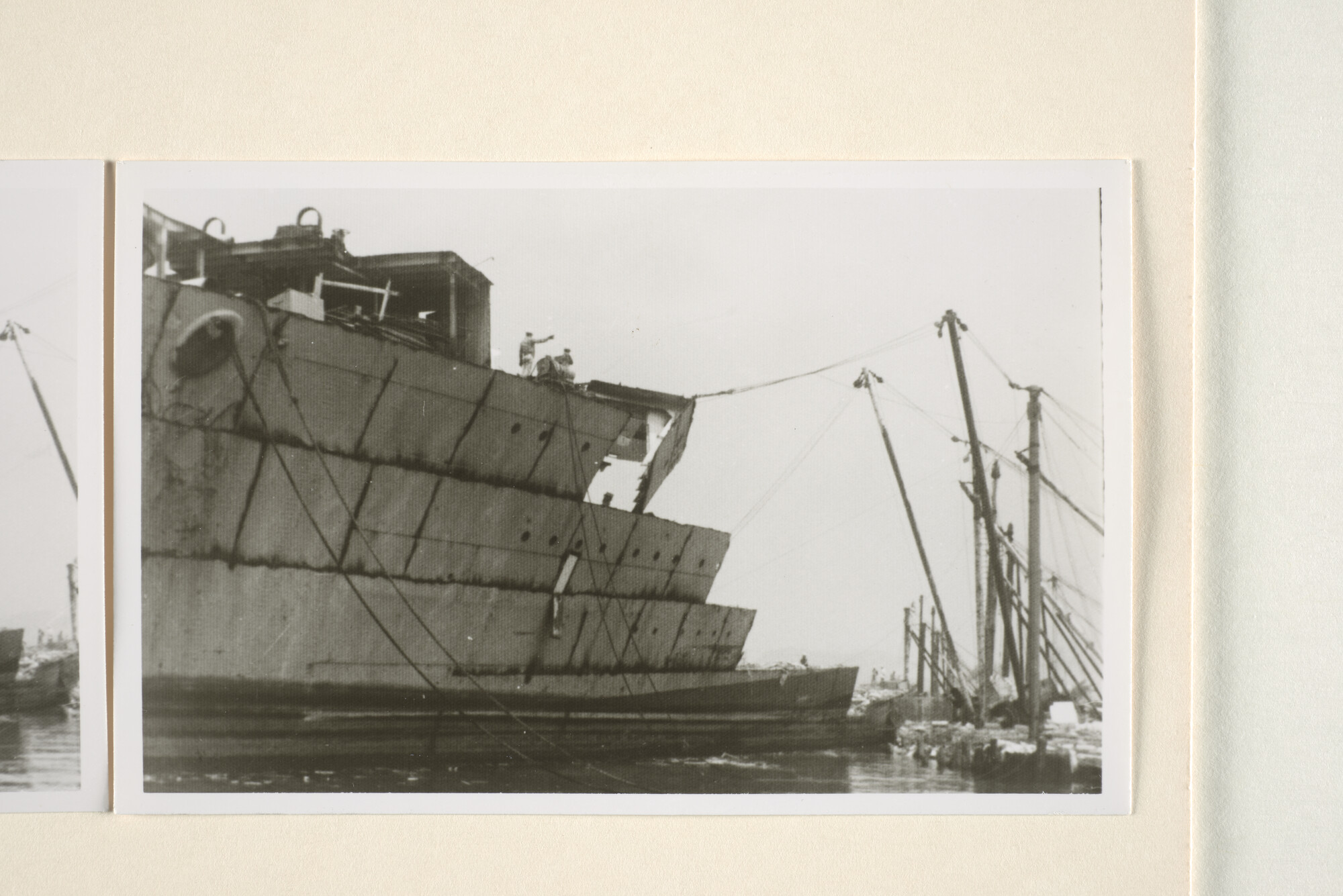 1995.5852; Reproductiefoto's van de sloop van het ss. 'Nieuw Amsterdam' van de HAL op de sloopwerf van Nan Fong Steel Enterprise Ltd; fotoreportage