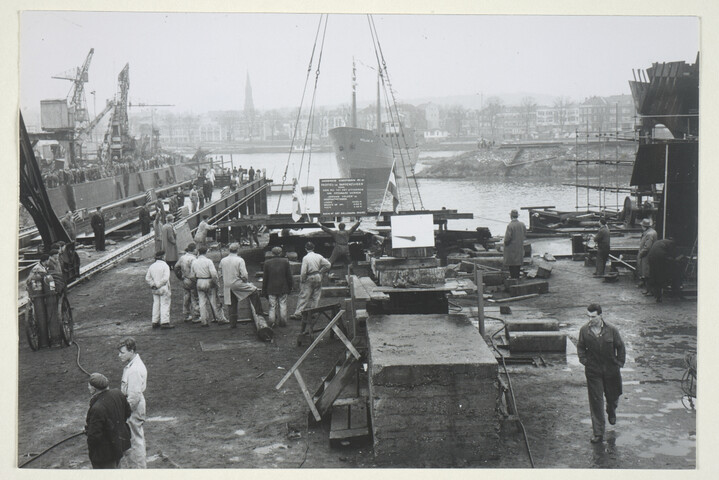 S.5219(12)0298; Foto's van de kiellegging van de profiel- en bakkenzuiger 'Sliedrecht XV' op de langshelling van de ASM; fotoreportage