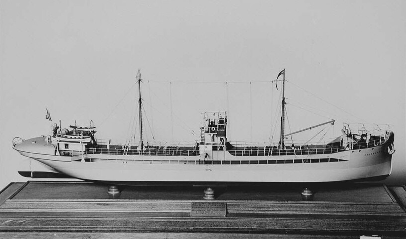 B.0102(05); Model van de tanklichter Friesland; scheepsmodel