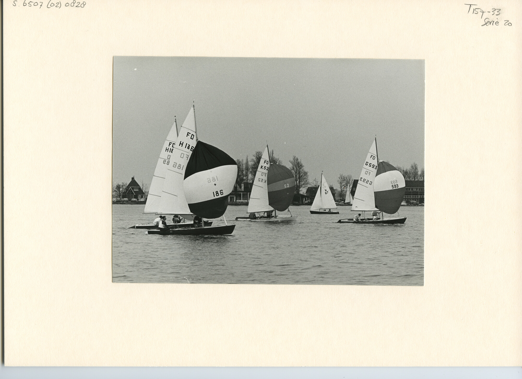 S.6507(02)0828.02; Zwart-wit foto van de FD-klasse op de Loosdrechtse Plassen; foto