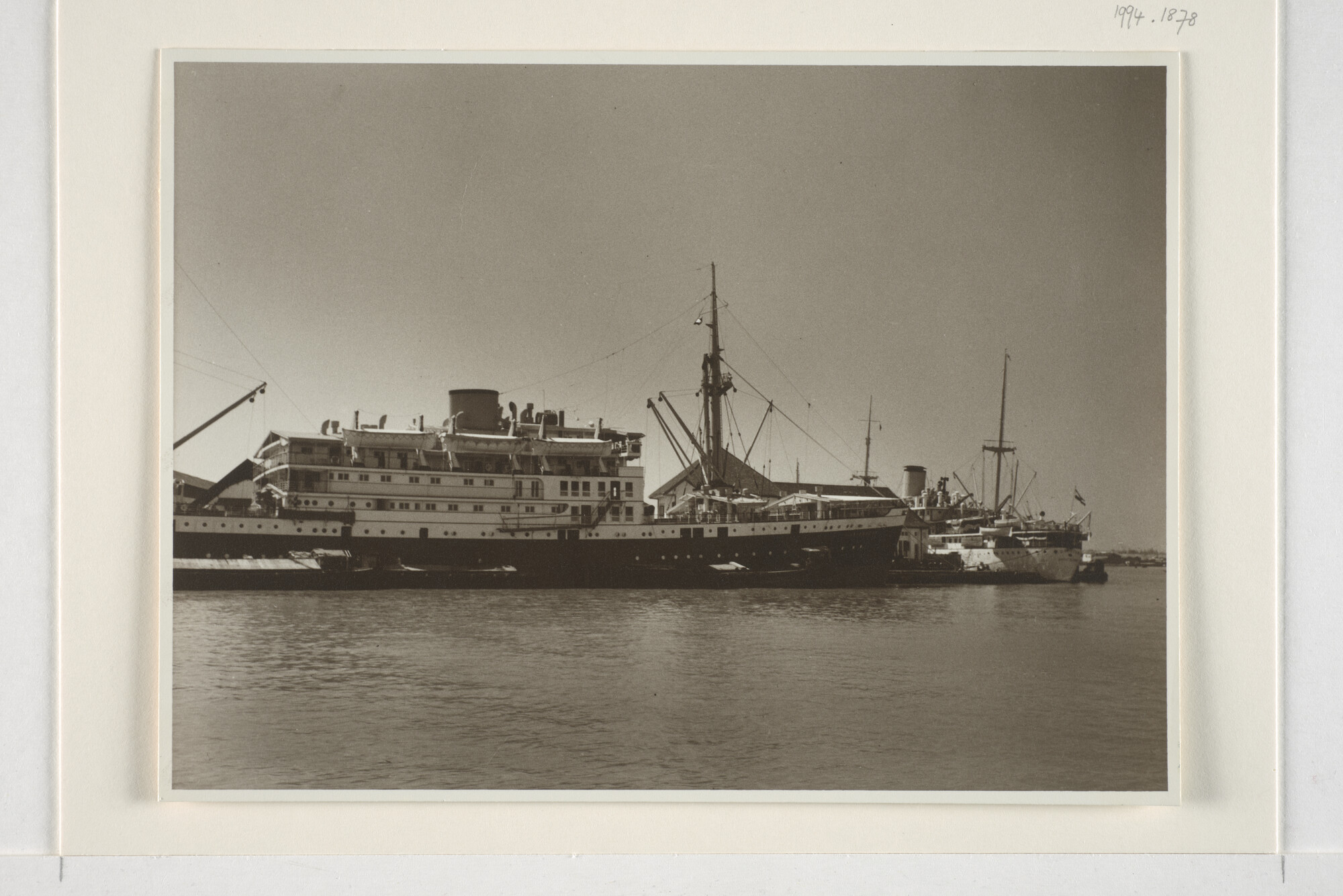 1994.1878; Fotos van ms. Van Riebeeck van de KPM [...]; fotoreportage