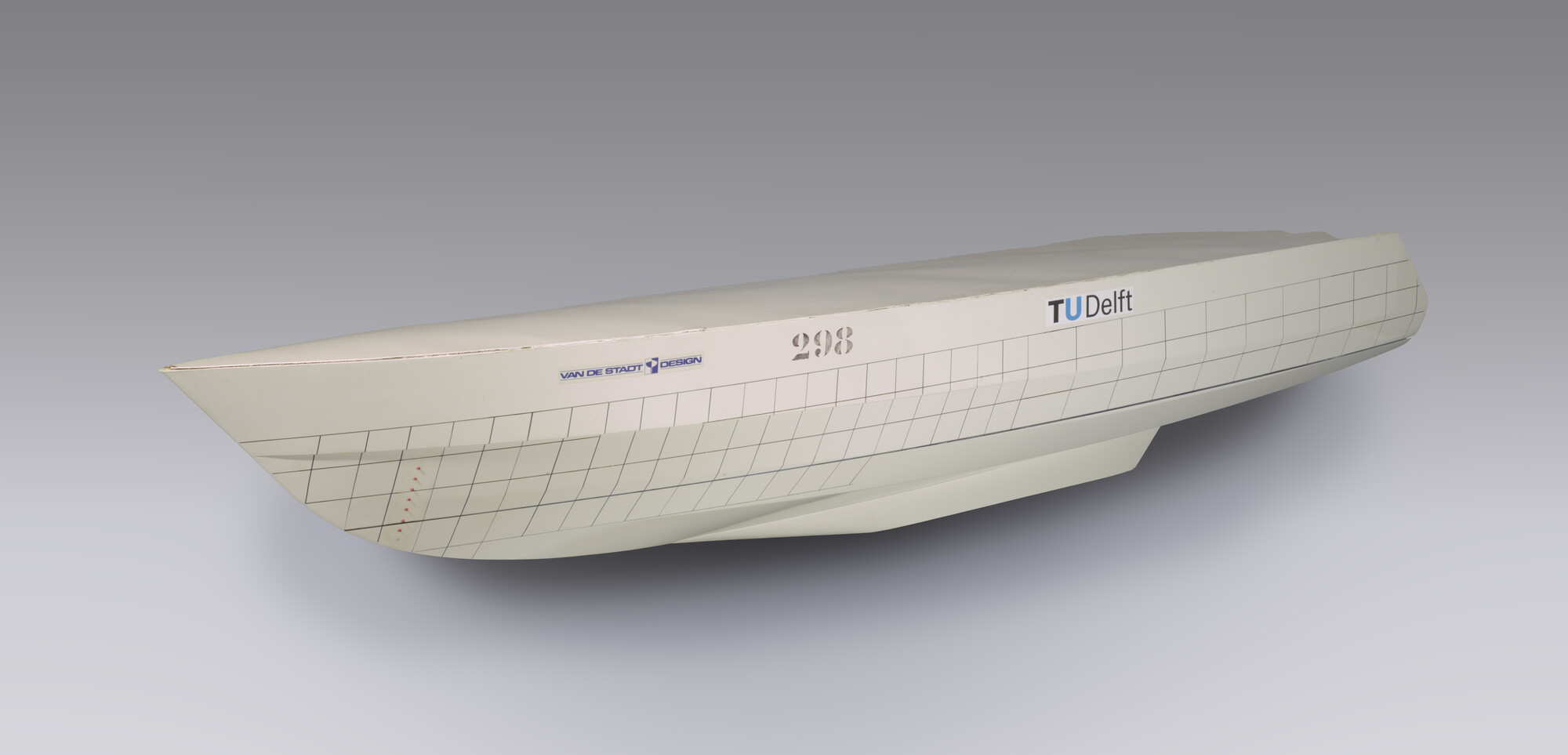 2015.0989; Sleepmodel van een Stadtline 38; scheepsmodel