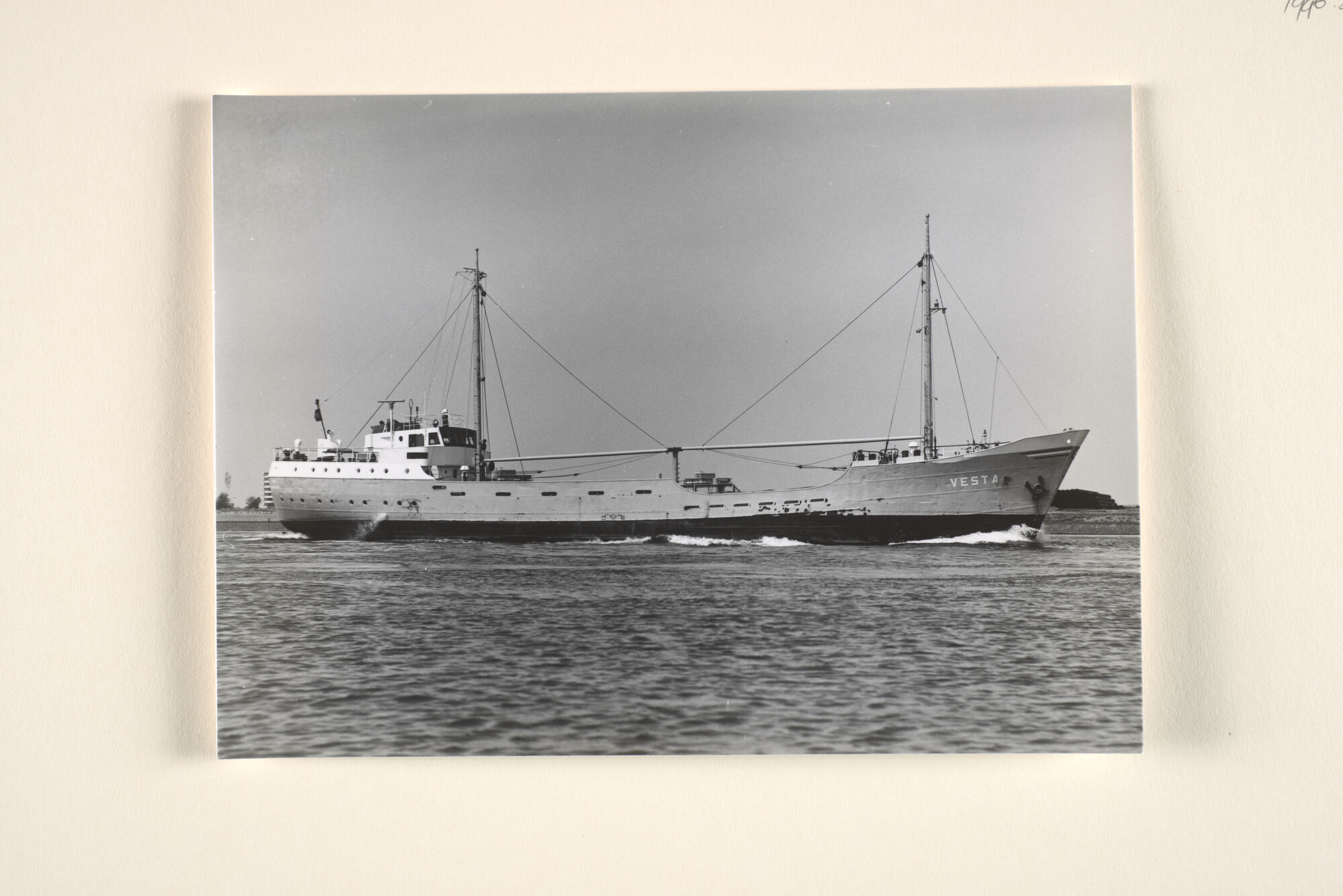 1996.2489; De coaster ms. 'Veritas' van K. Beck uit Groningen; foto