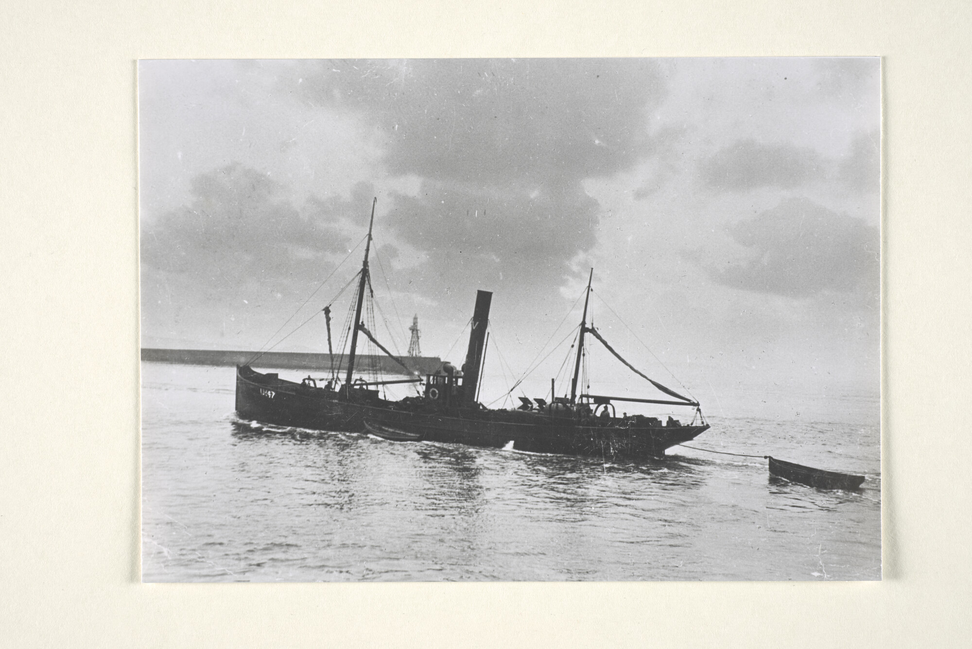 1997.1716; De stoomtrawler Primavera (IJM 47, ex- Drumblade en Holland V) van [...]; foto