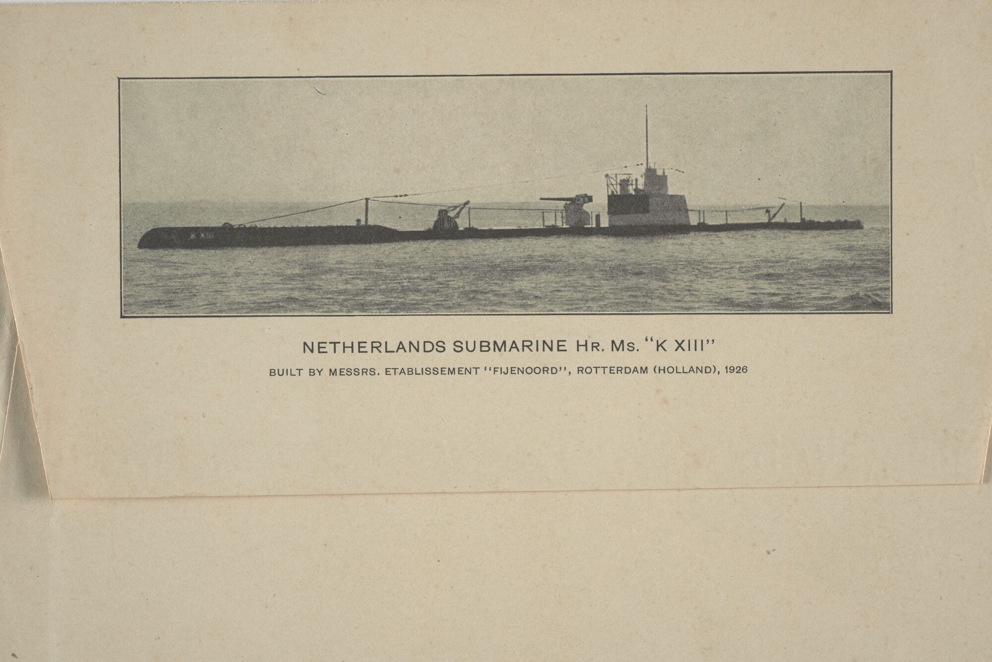 1994.2053; Negen losse bladen uit een album met fotos van de onderzeeboot Hr.Ms. K [...]; fotoreportage
