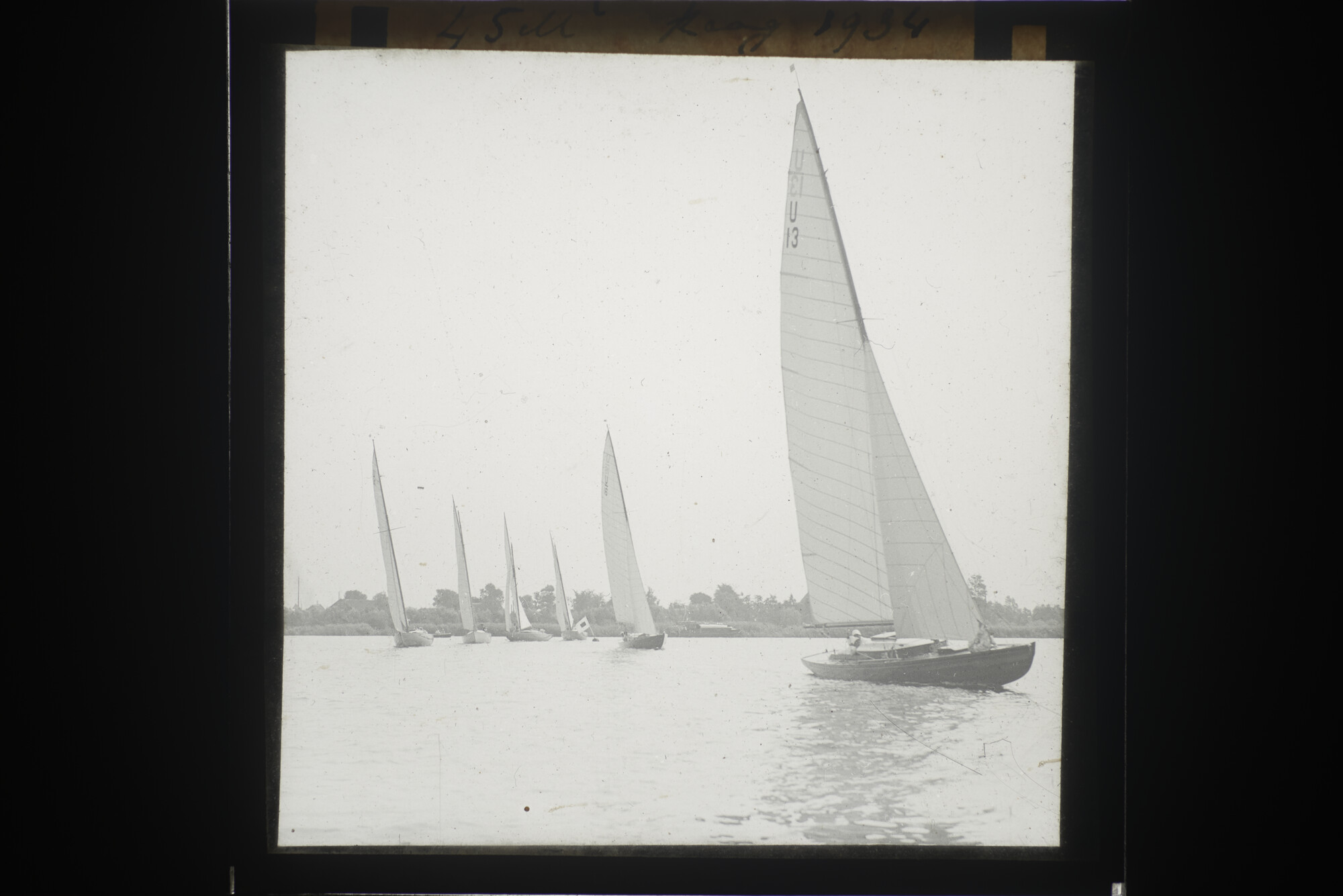 2014.0606; Vijftig lantaarnplaatjes met afbeeldingen van de Nederlandse watersport 1900-1935; lantaarnplaatje