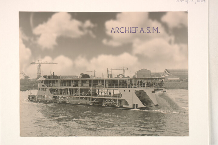 S.5219(12)0173; Foto's van de proeftocht van de bij de ASMgebouwde Braziliaanse hekwieler 'Irineu Evangelista' bij vertrek van de ASM; fotoreportage
