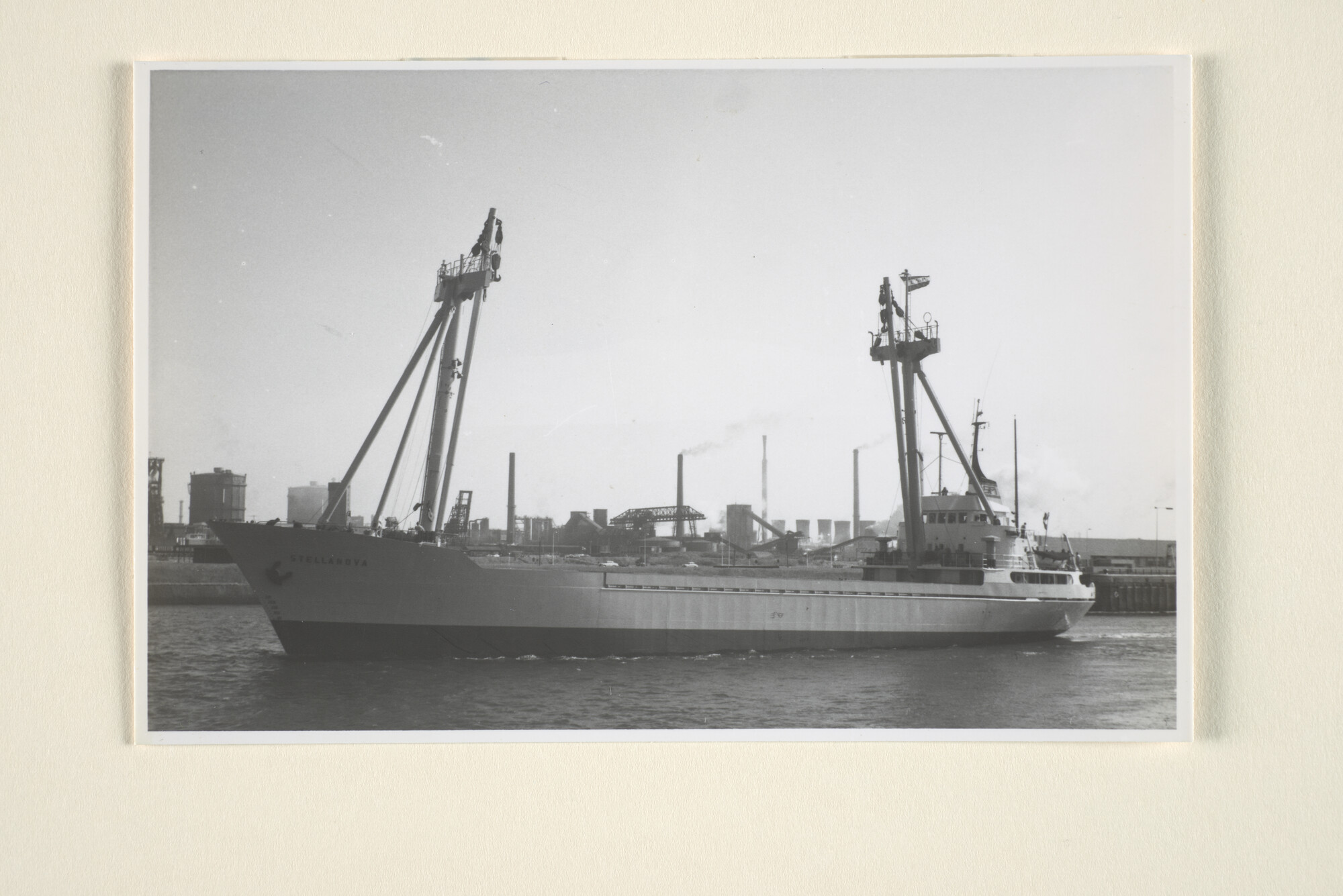 1996.3181; Het zwaar-ladingschip ms. Stella Nova van Rederij Stela Maris te Rotterdam [...]; foto