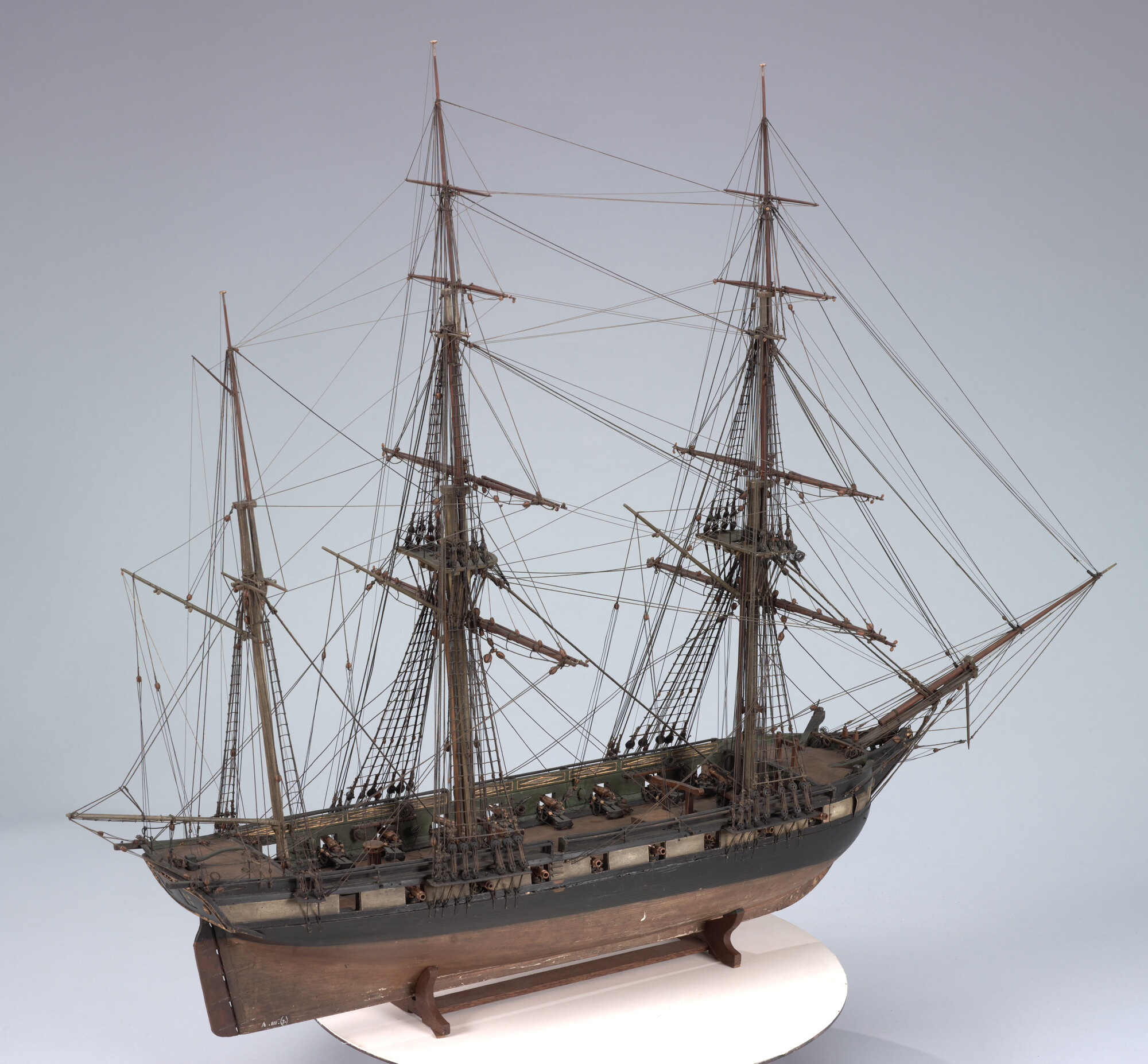 A.0111(03); Model van een driemaster; scheepsmodel
