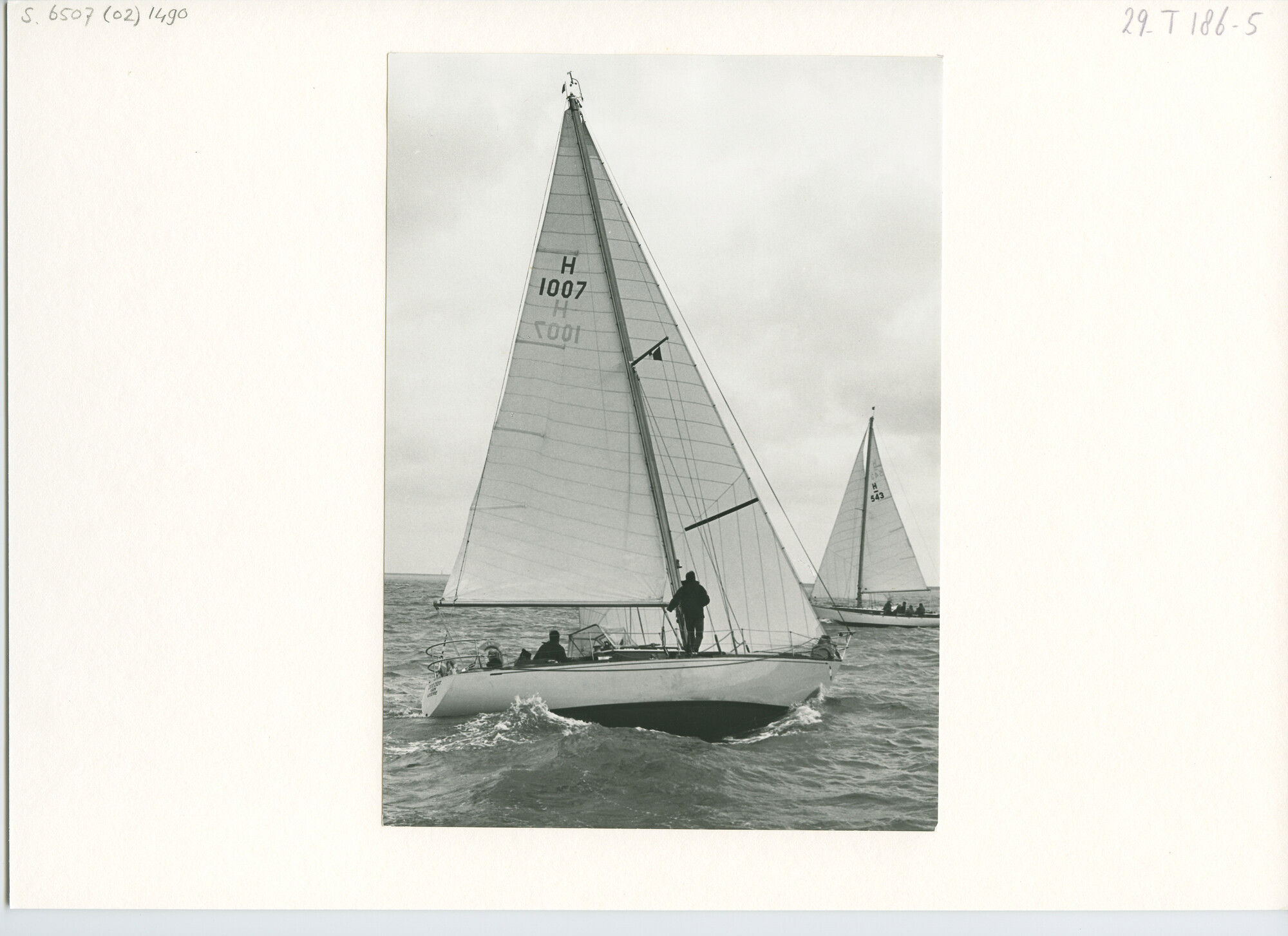 S.6507(02)1490.06; Zwart-wit foto van een oefenwedstrijd voor RORC-gemeten jachten voor Hoek van Holland; foto