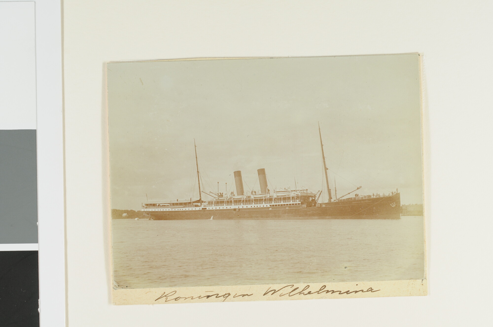 S.3565(07); Het mailschip ss. Koningin Wilhelmina van de SMN; foto