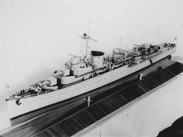 A.2129; Model van de flottieljeleider Hr.Ms. Jacob van Heemskerck; scheepsmodel