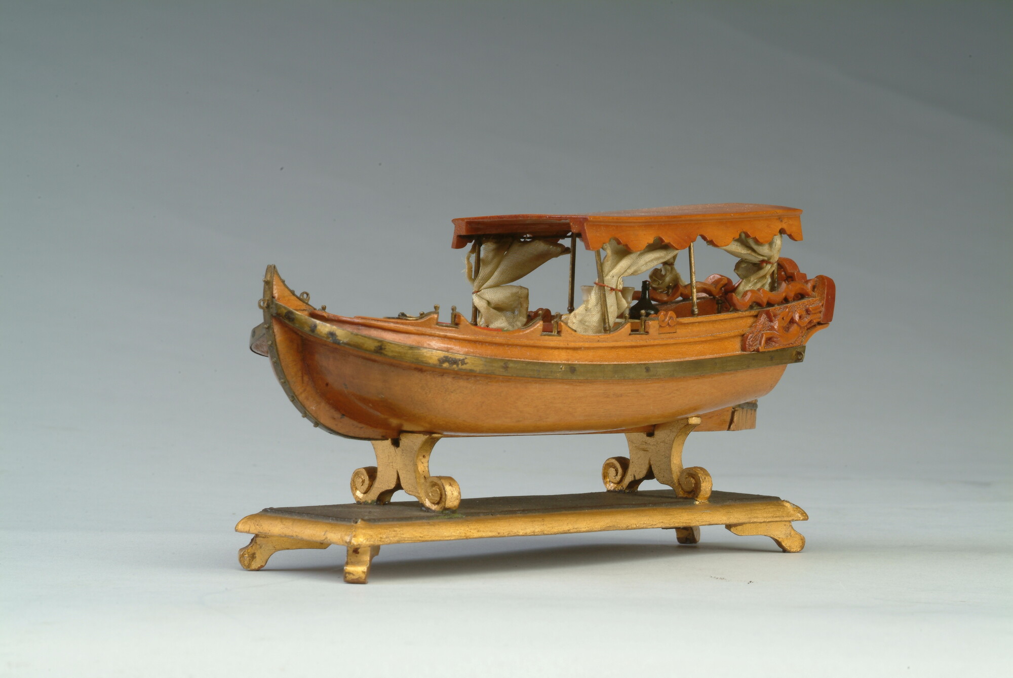 S.0663(13)2; Model van een roeijacht; scheepsmodel