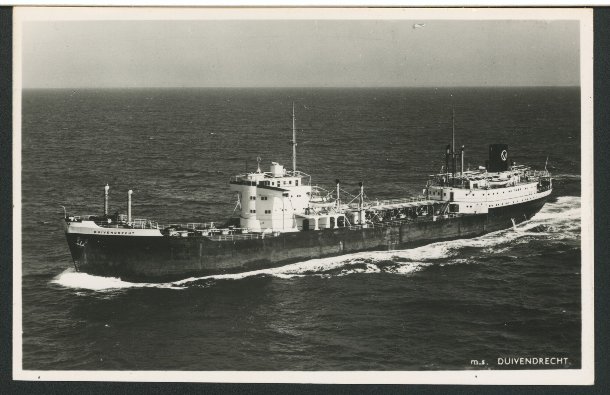 A.4509(075); Luchtfoto van de tanker ms. 'Duivendrecht' van de rederij Phs; prentbriefkaart