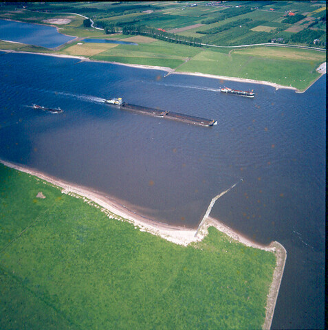 S.9100(4030); Dia (luchtfoto) van de rivier de Lek; diapositief