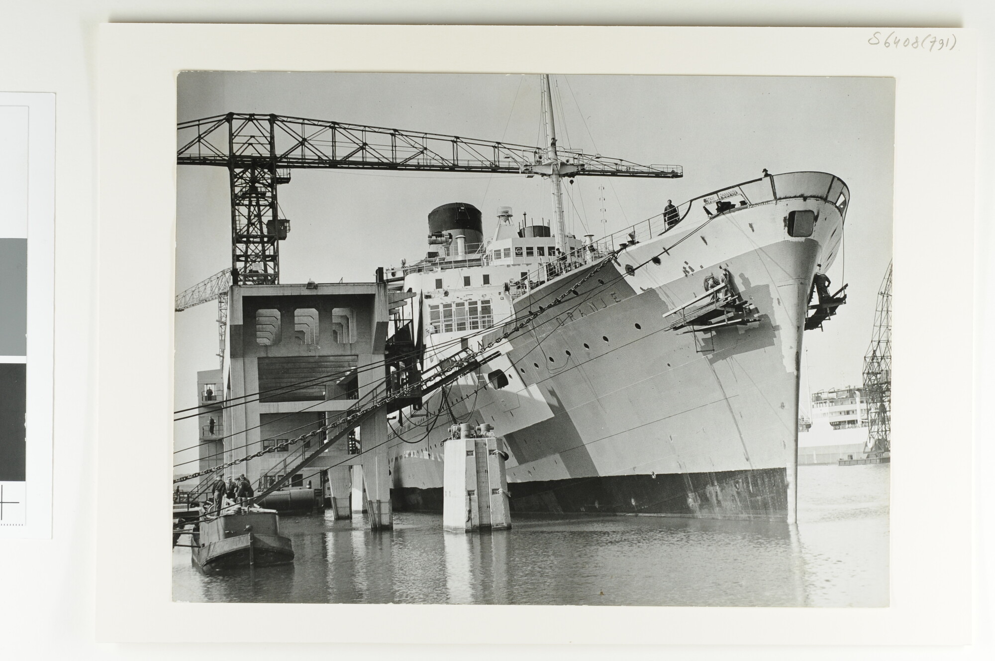 S.6408(0791); Het ms. Oranje ligt afgemeerd bij de NDSM, Amsterdam; foto