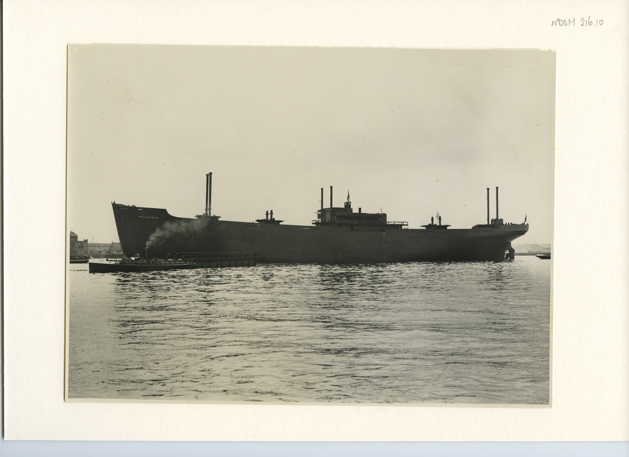 S.5444(0945)4; Foto van de tewaterlating van het Noorse vrachtschip ms. Moldanger; foto
