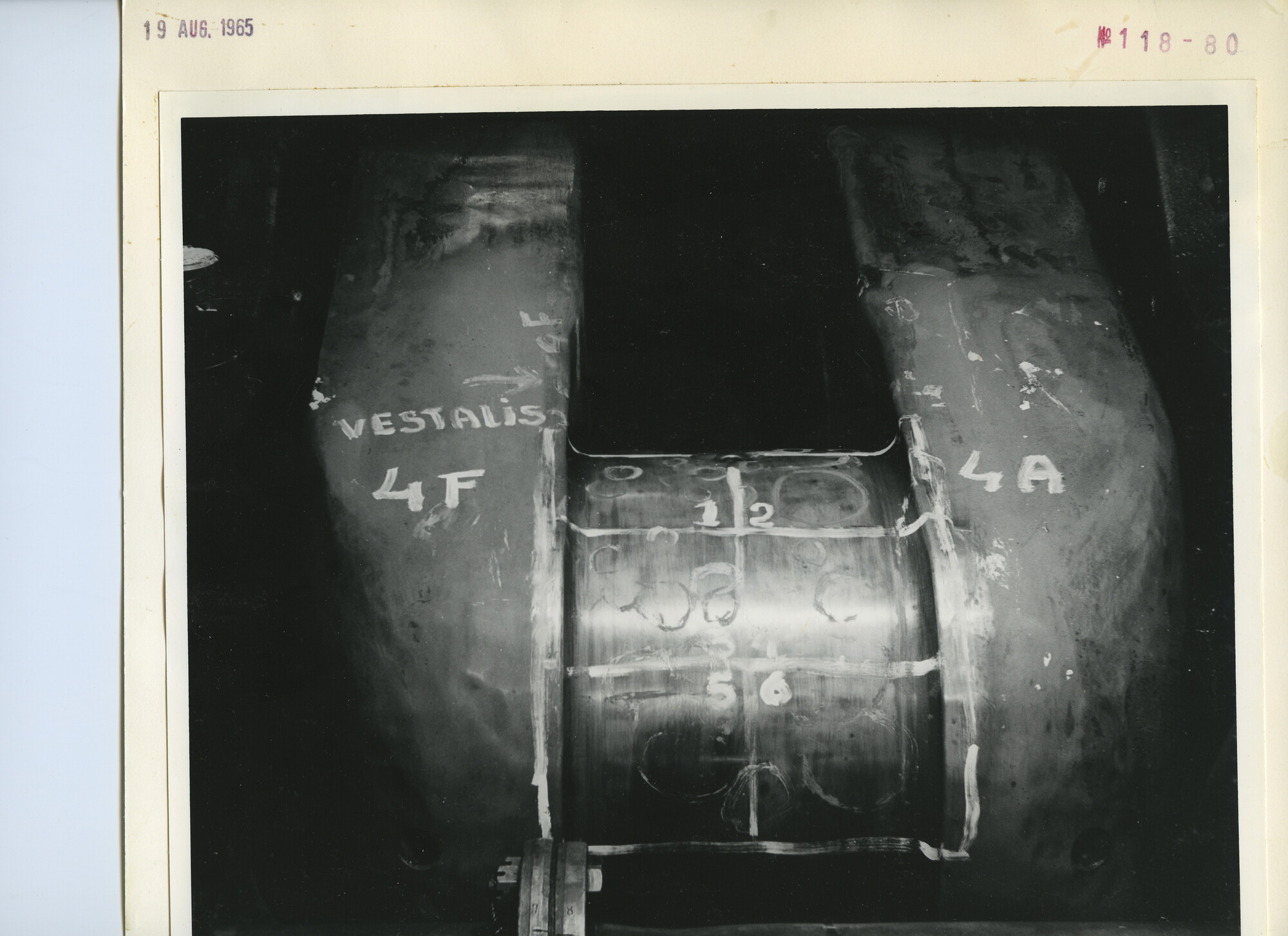 S.5444(4478)04; Detailfoto van een scheurtje in een krukaswang van de Vestalis; foto