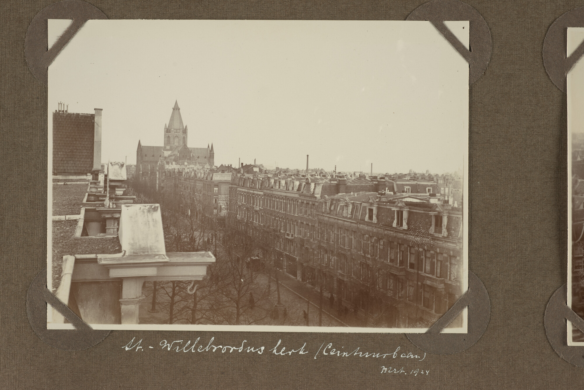 1997.1438; Zes losse bladen uit een fotoalbum van L.L. Bergsma met voornamelijk 'kiekjes'; foto