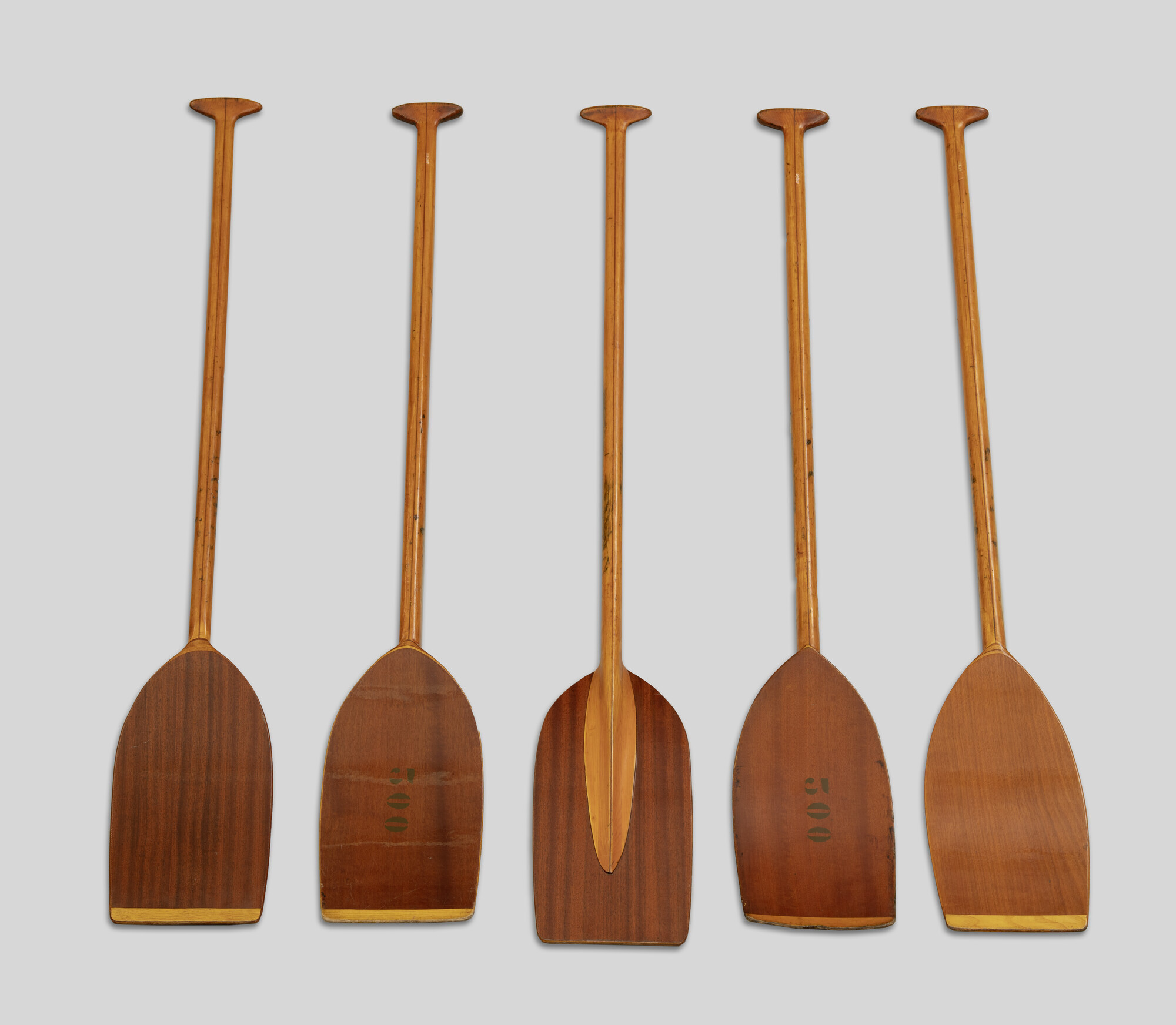 A.5676(01); Drie steekpeddels, fabrikaat Huisman te Zaandam; peddel