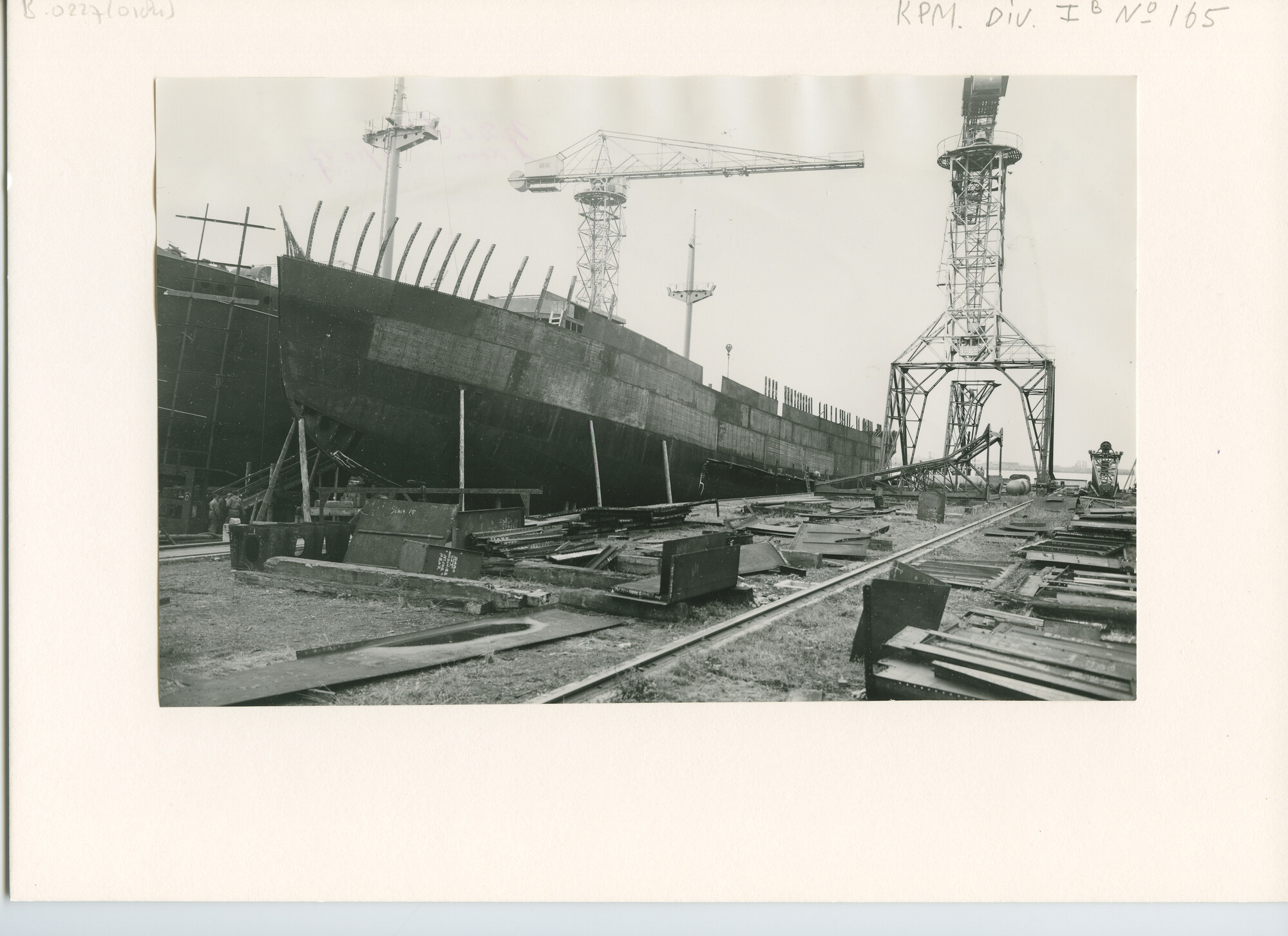 B.0227(0184); Foto van het vracht-passagiersschip ms. Kasimbar van de KPM; foto