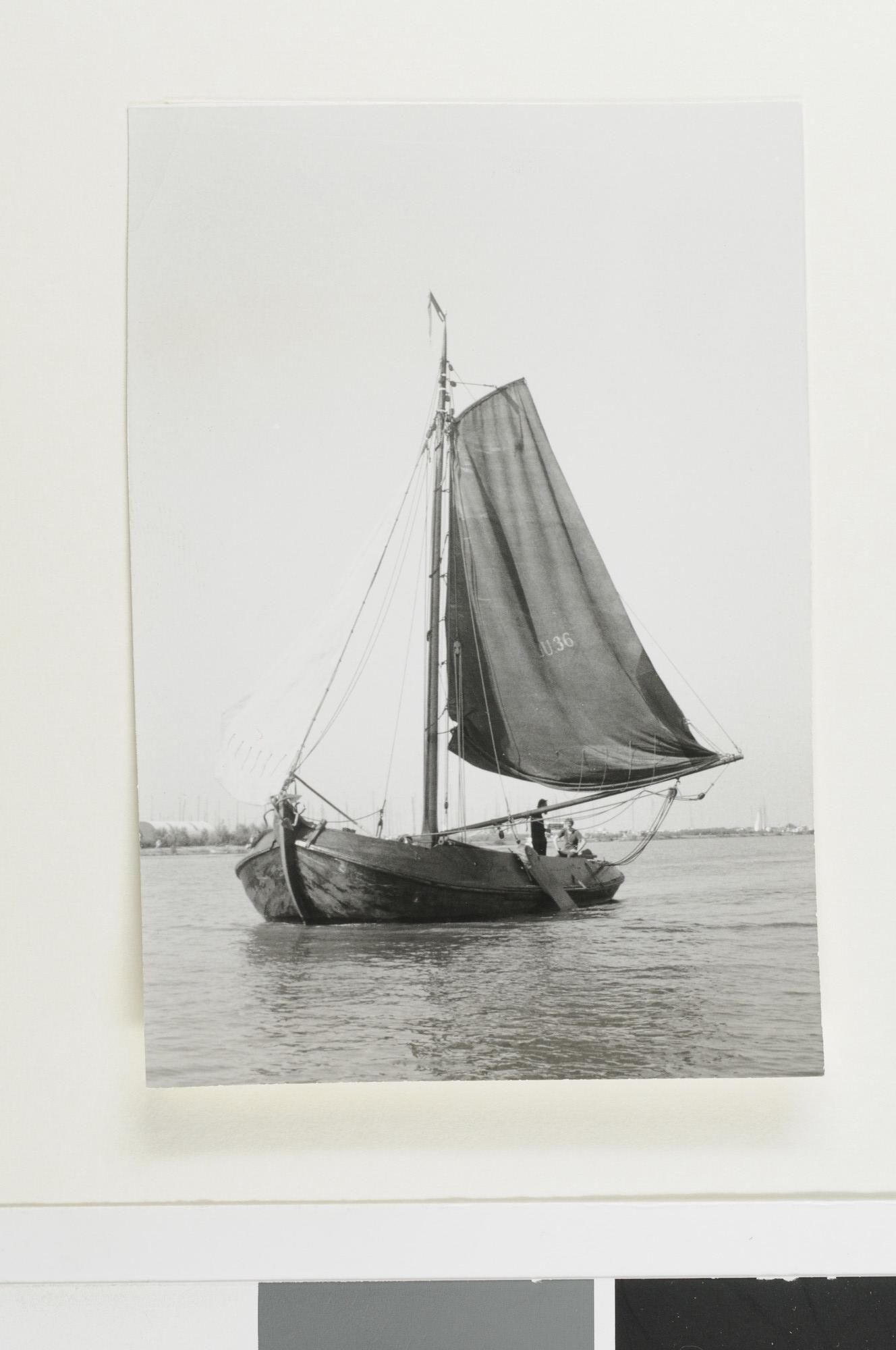 1992.1461; De Lemsteraak 'BU 36' (Bunschoten), voor de wind; foto