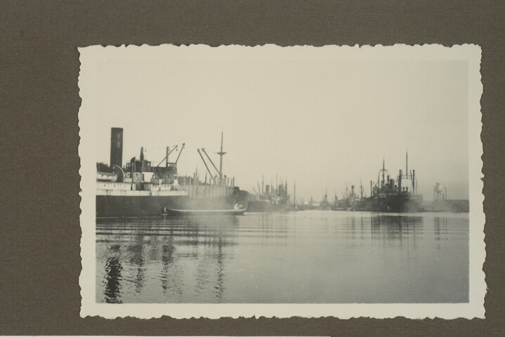 2001.1755; Omslag met vele foto's en knipsels van meest bergingsactiviteiten door Reederij v/h Gebroeders Goedkoop te Amsterdam in de periode 1929 / 1949; omslag