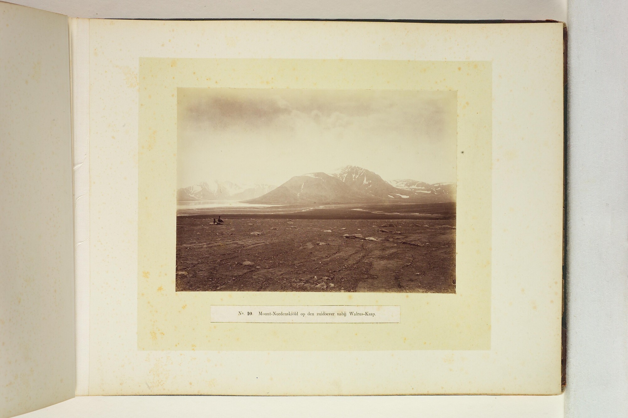 S.2956(09); Album met foto's van de Tweede Noordpoolexpeditie van de Willem Barents; fotoalbum