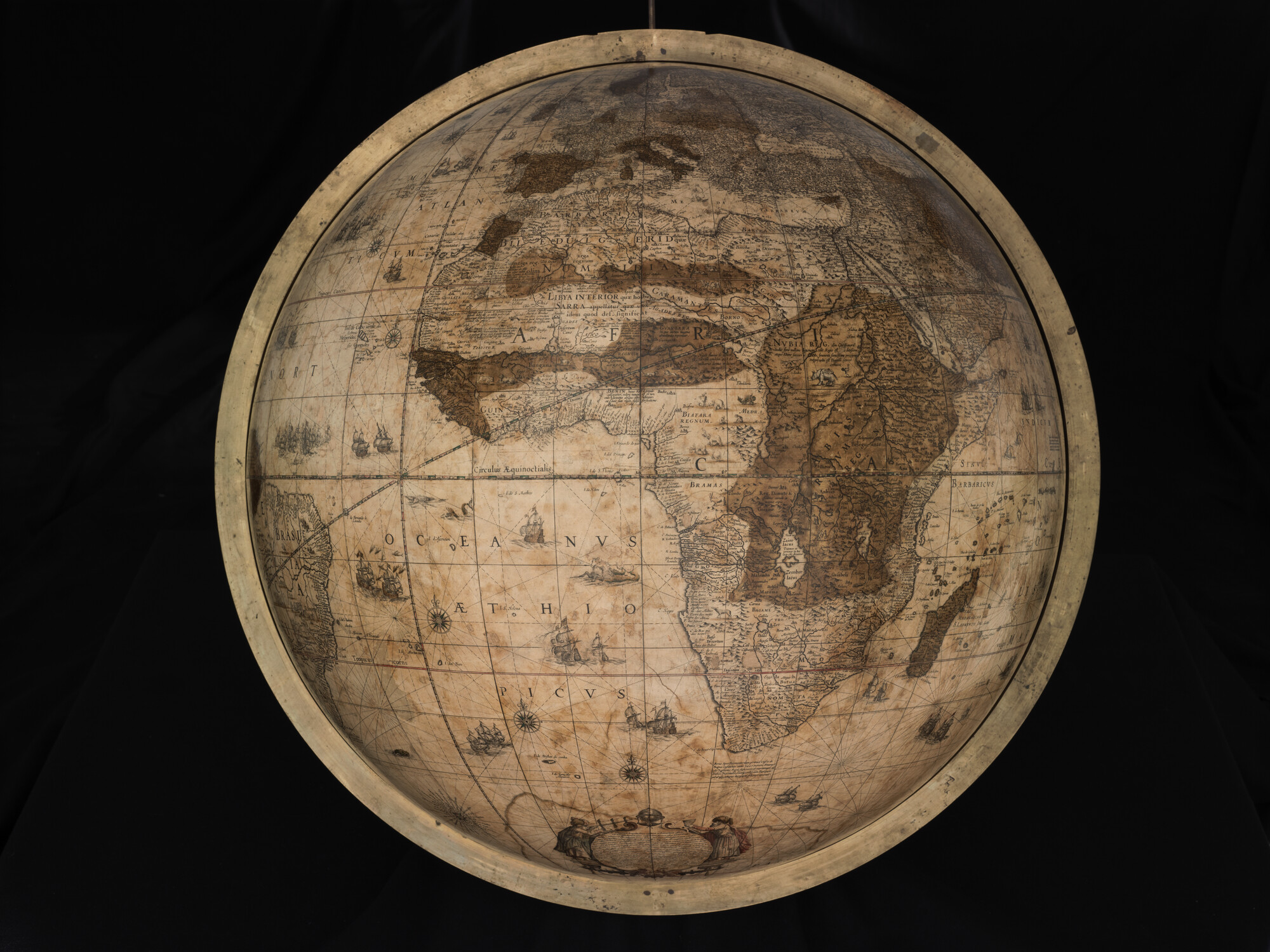 A.1224(01); Aardglobe van 68 cm. in doorsnede door Willem Jansz. Blaeu, 1645-1648; globe
