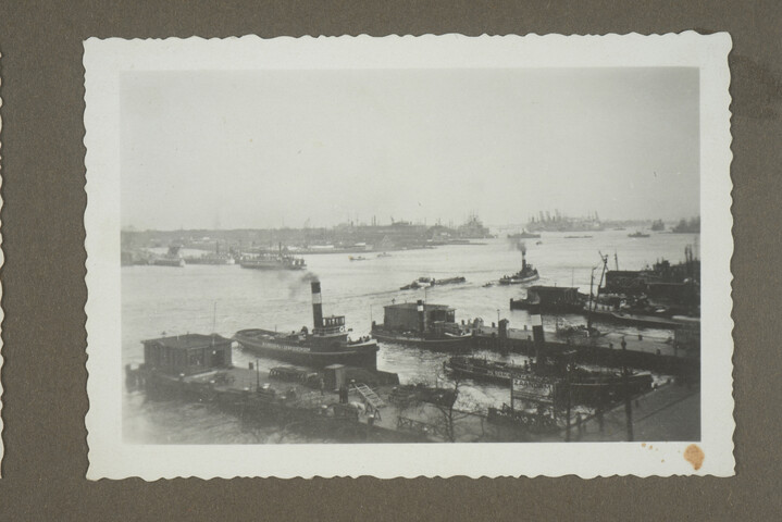 2001.1755; Omslag met vele foto's en knipsels van meest bergingsactiviteiten door Reederij v/h Gebroeders Goedkoop te Amsterdam in de periode 1929 / 1949; omslag