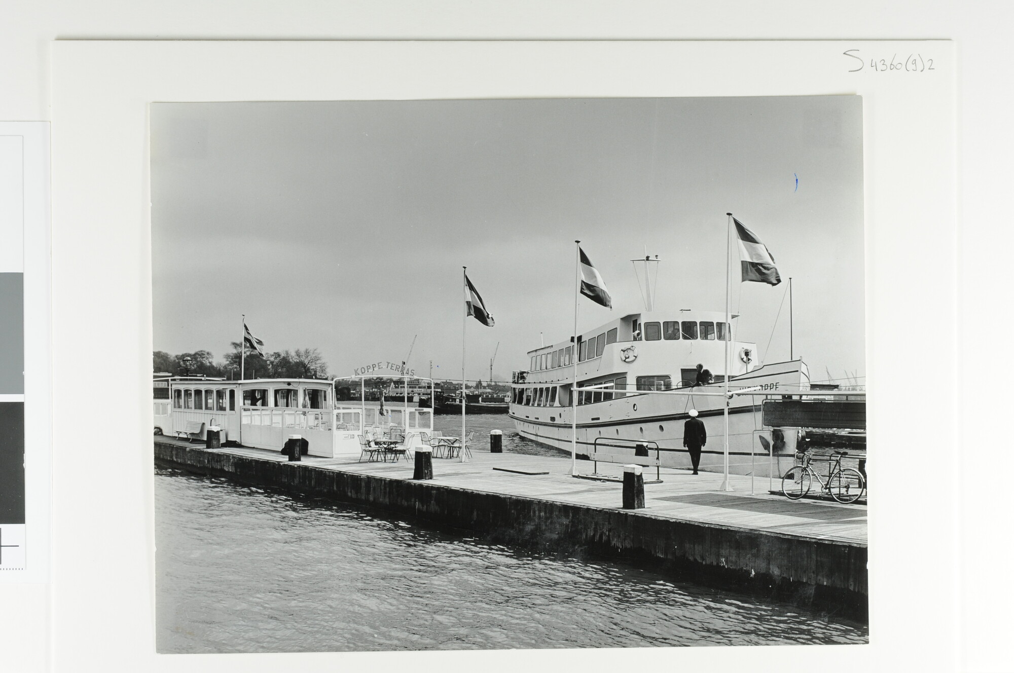 S.4360(09)2; De havenrondvaartboot ms. J.H.D. Koppe van Reederij Koppe Haventochten [...]; foto