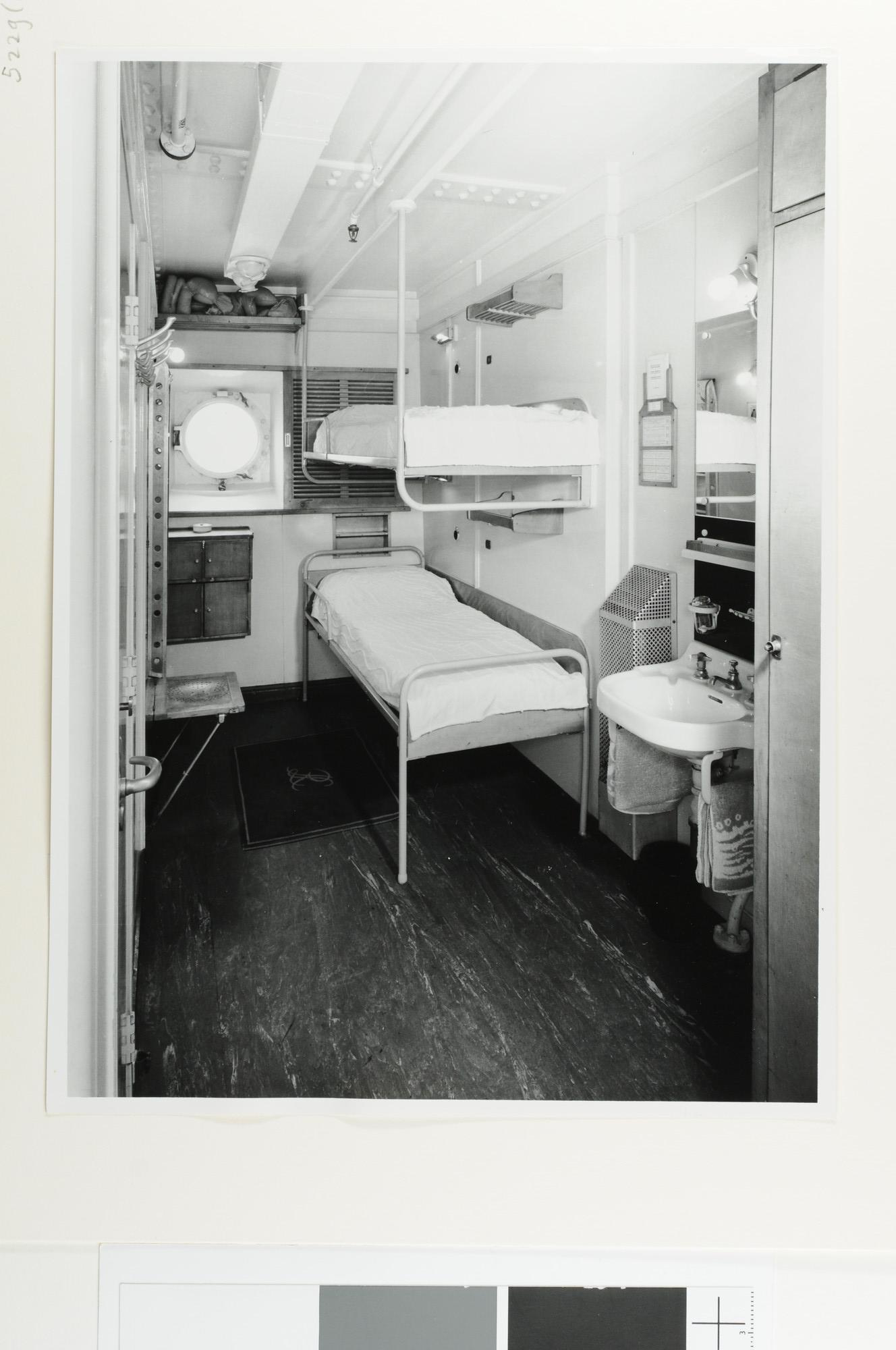 S.5229(01); Interieurfoto's genomen aan boord van ms. 'Willem Ruys' van de Koninklijke Rotterdamsche Lloyd [...]; fotoreportage