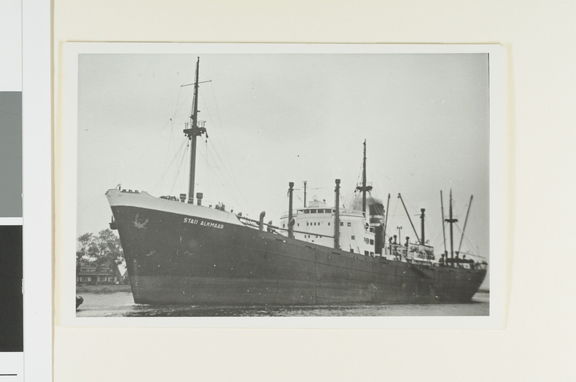 A.4252(15); Het vrachtschip ss. 'Stad Alkmaar' van de Halcyon Lijn; foto