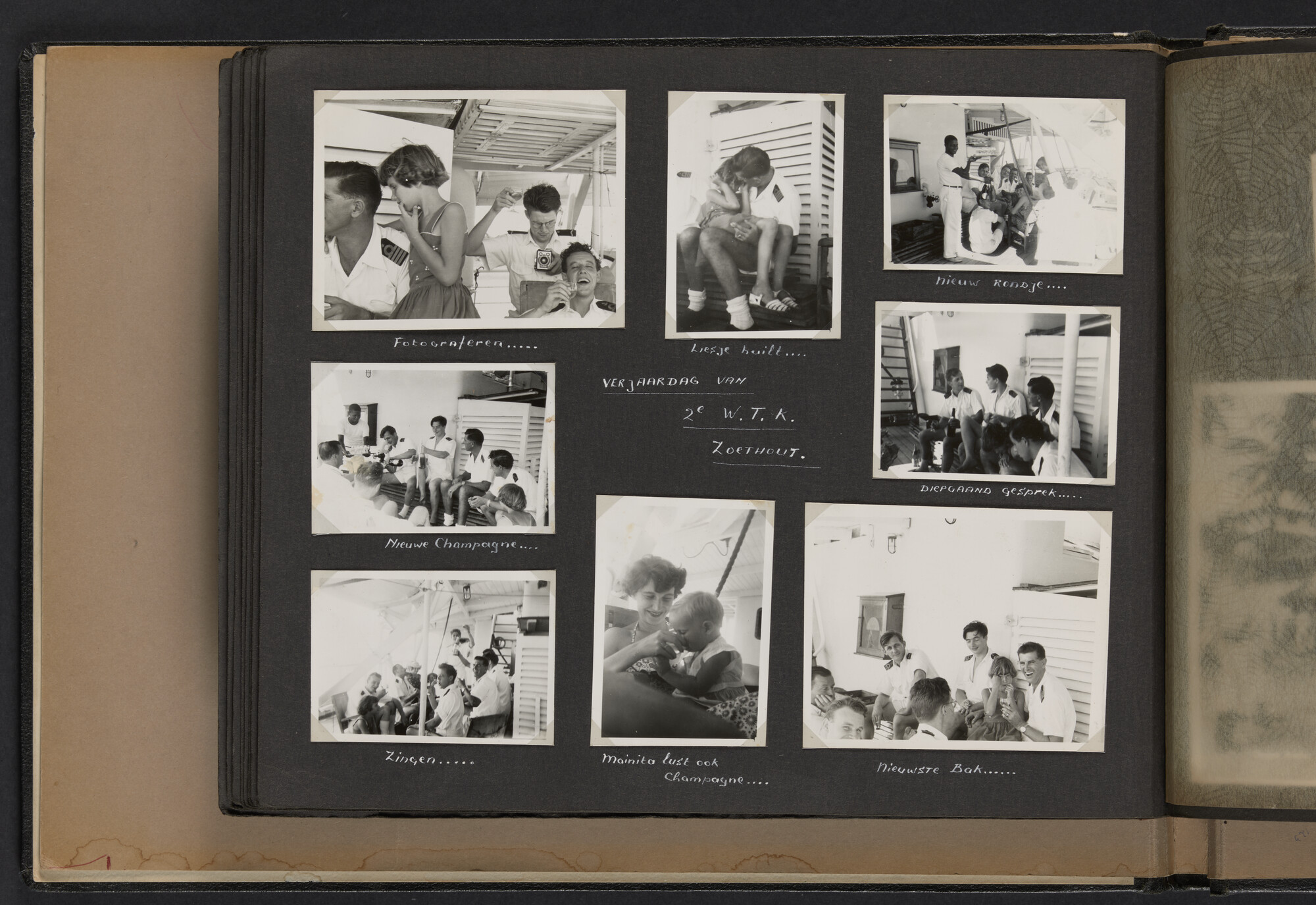 2021.0010; Fotoalbum van Joost Ossewaarde, radiotelegrafist, van reizen op diverse schepen van 1953 t/m 1958; fotoalbum