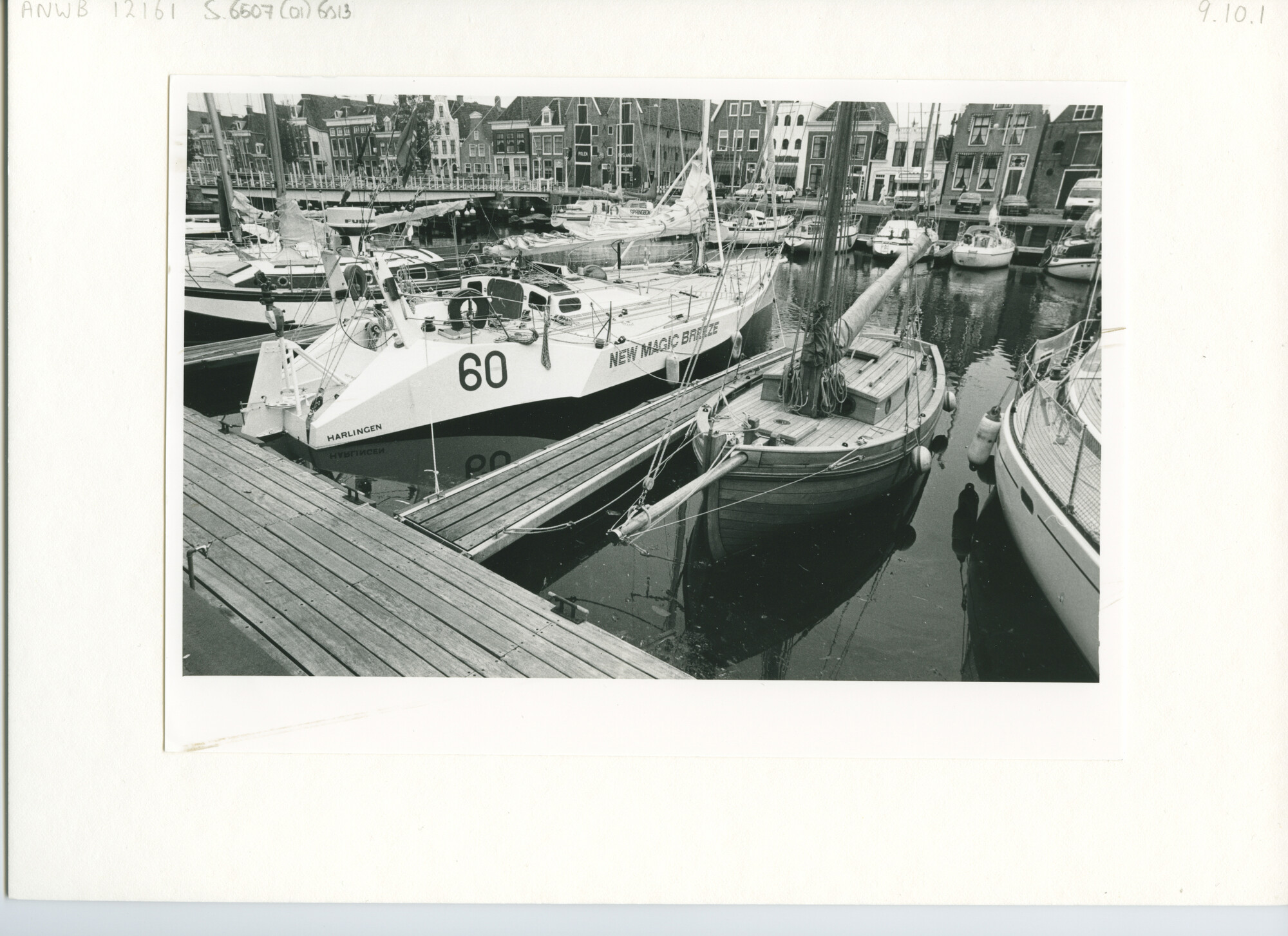 S.6507(01)6013; Foto van de New Magic Breeze in de Noorderhaven in Harlingen; foto