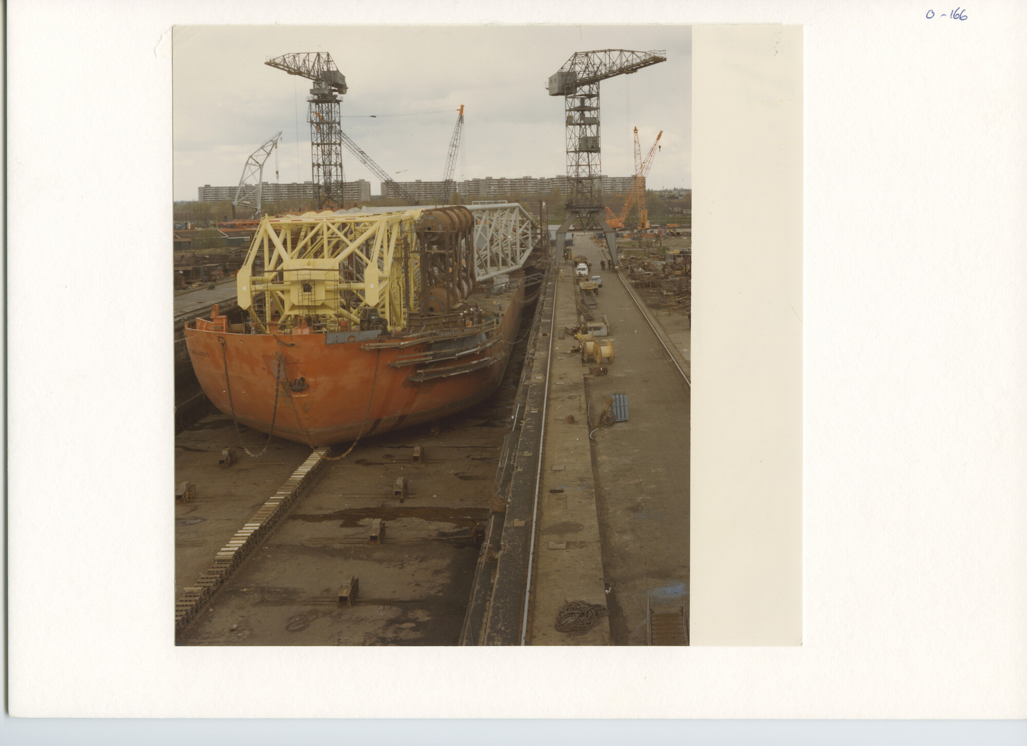 S.5444(03032); Offshore-barge in dok bij de NDSM, Amsterdam; foto