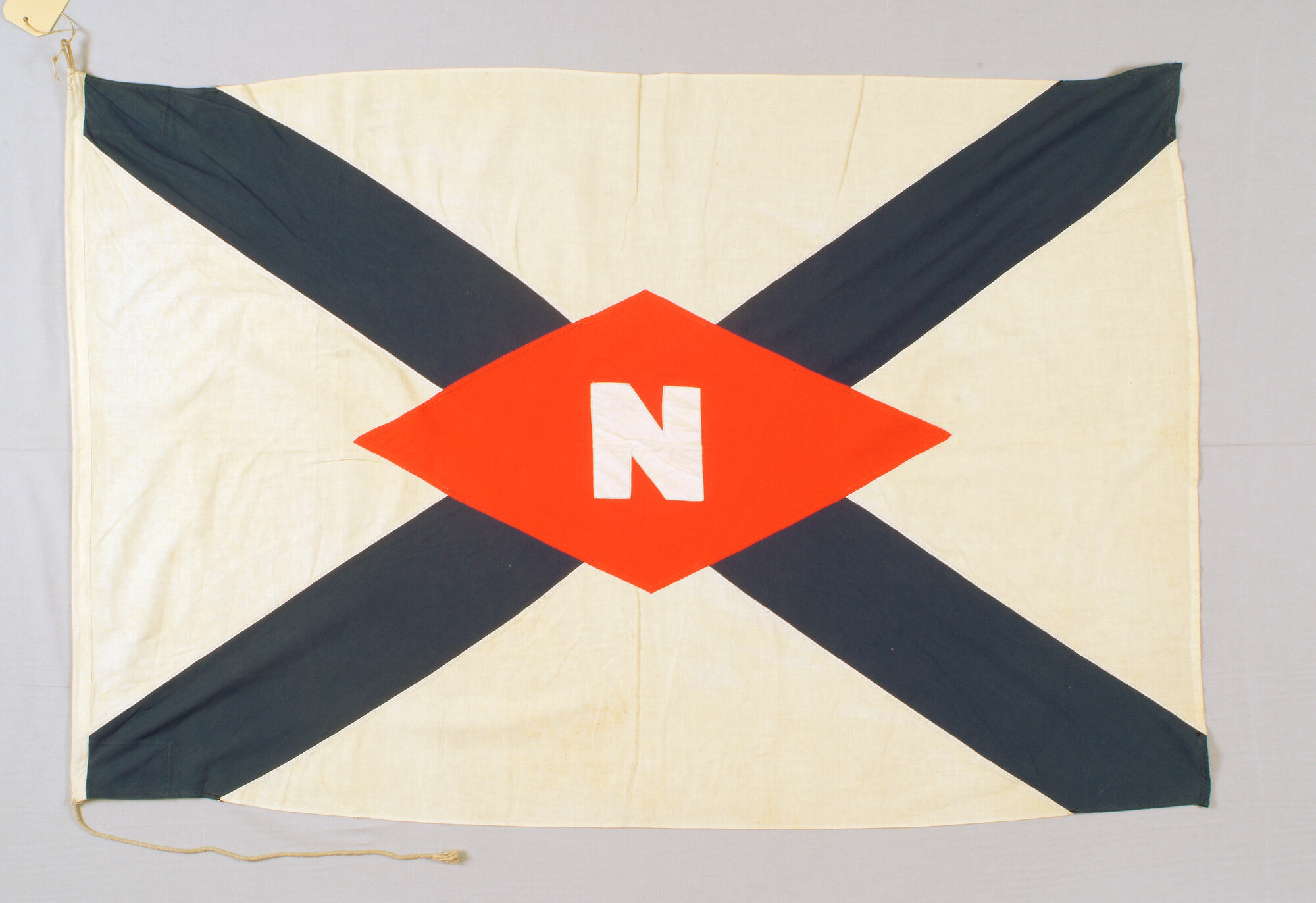 S.6872(125); Rederijvlag van de N.V. Stoomvaart Maatschappij "Nederland" te Amsterdam; vlag