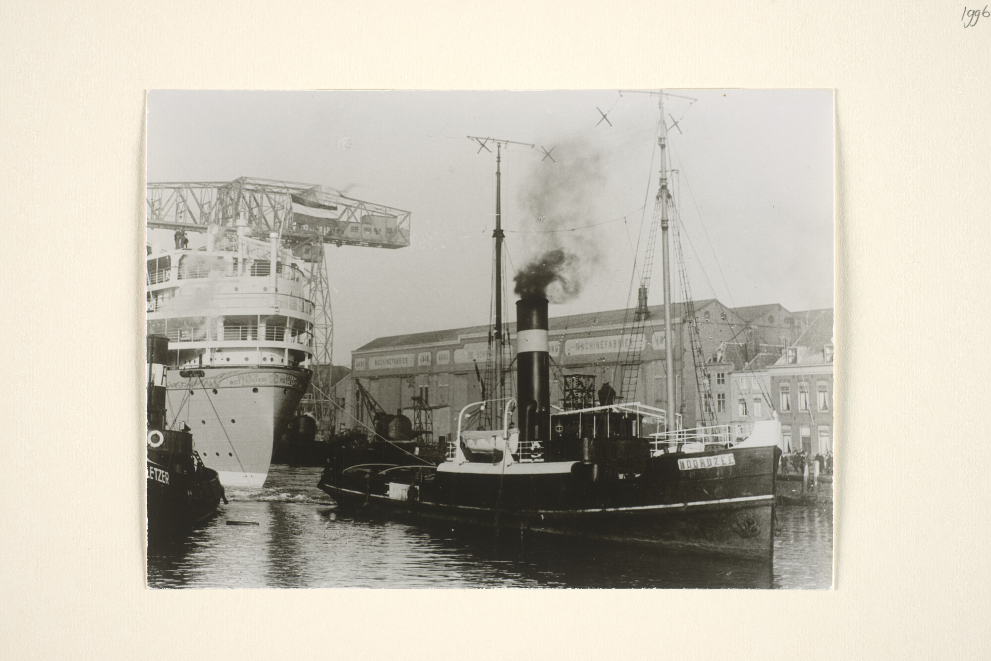 1996.3704; Het passagiersschip ms. Dempo van de Rotterdamsche Lloyd vertrekt vanaf de bouwkade van de Koninklijke Maatschappij 'De Schelde', 1931; foto