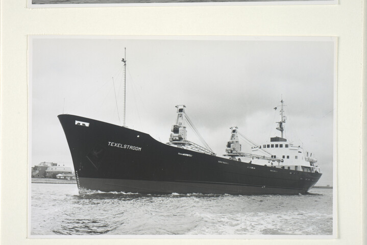 S.5219(12)0390; Foto's van de proeftocht van het vrachtschip ms. Texelstroom van de HSM; fotoreportage