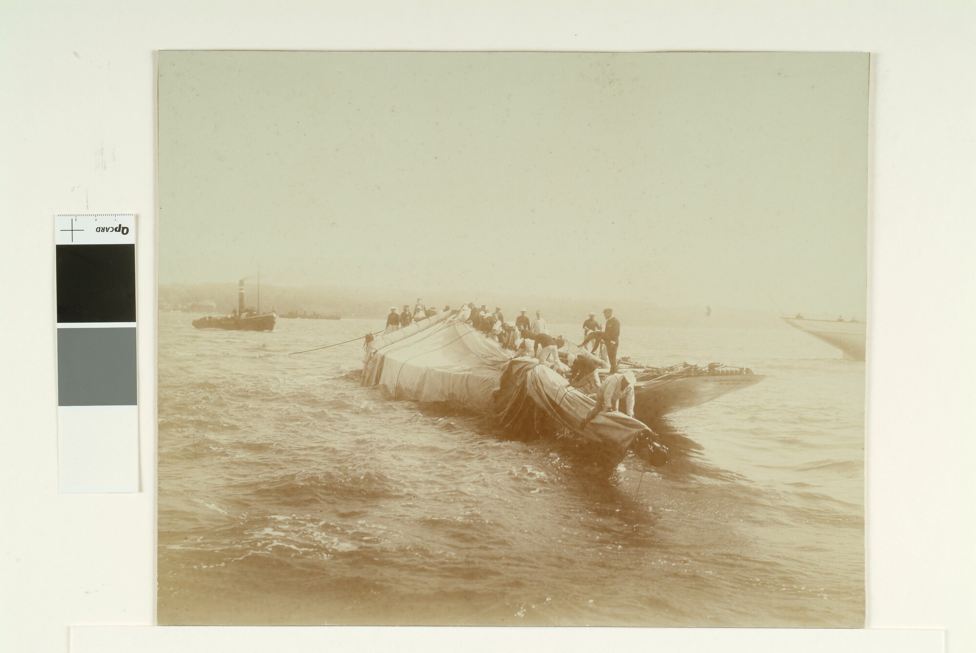 S.7166(51); Het zeiljacht 'Shamrock 2' in de Solent, met tijdens het zeilen gebroken mast; foto