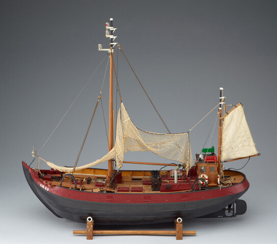 1991.0276; Model van de stalen Noordzeebotter UK 53; scheepsmodel