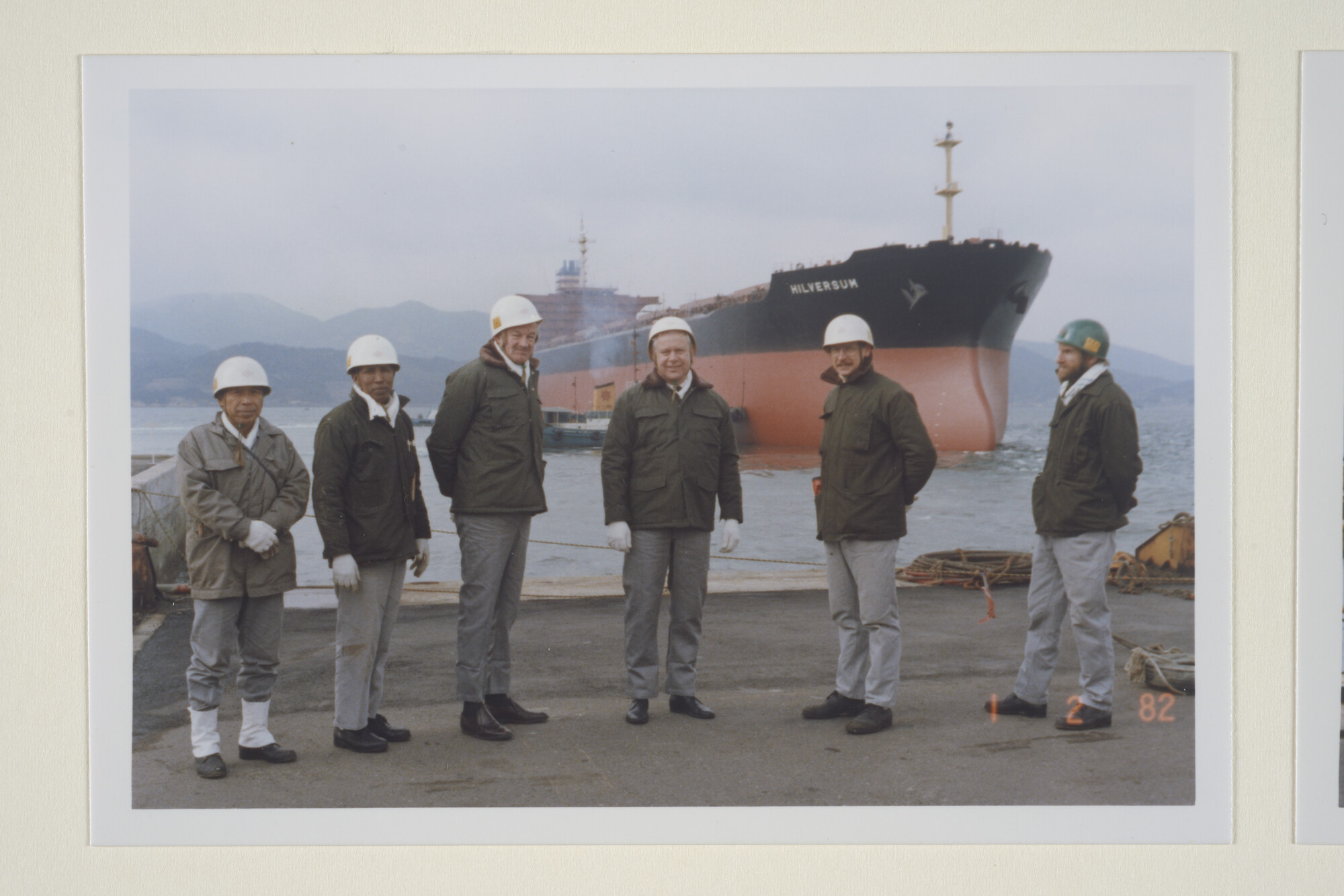1996.0557; Kleurenfoto's van het bezoek van de directie van de Stoomvaart Maatschappij 'Oostzee' aan de Japanse werf Namura Shipbuilding & Enginering Co; fotoreportage