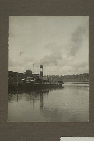 2001.1755; Omslag met vele foto's en knipsels van meest bergingsactiviteiten door Reederij v/h Gebroeders Goedkoop te Amsterdam in de periode 1929 / 1949; omslag