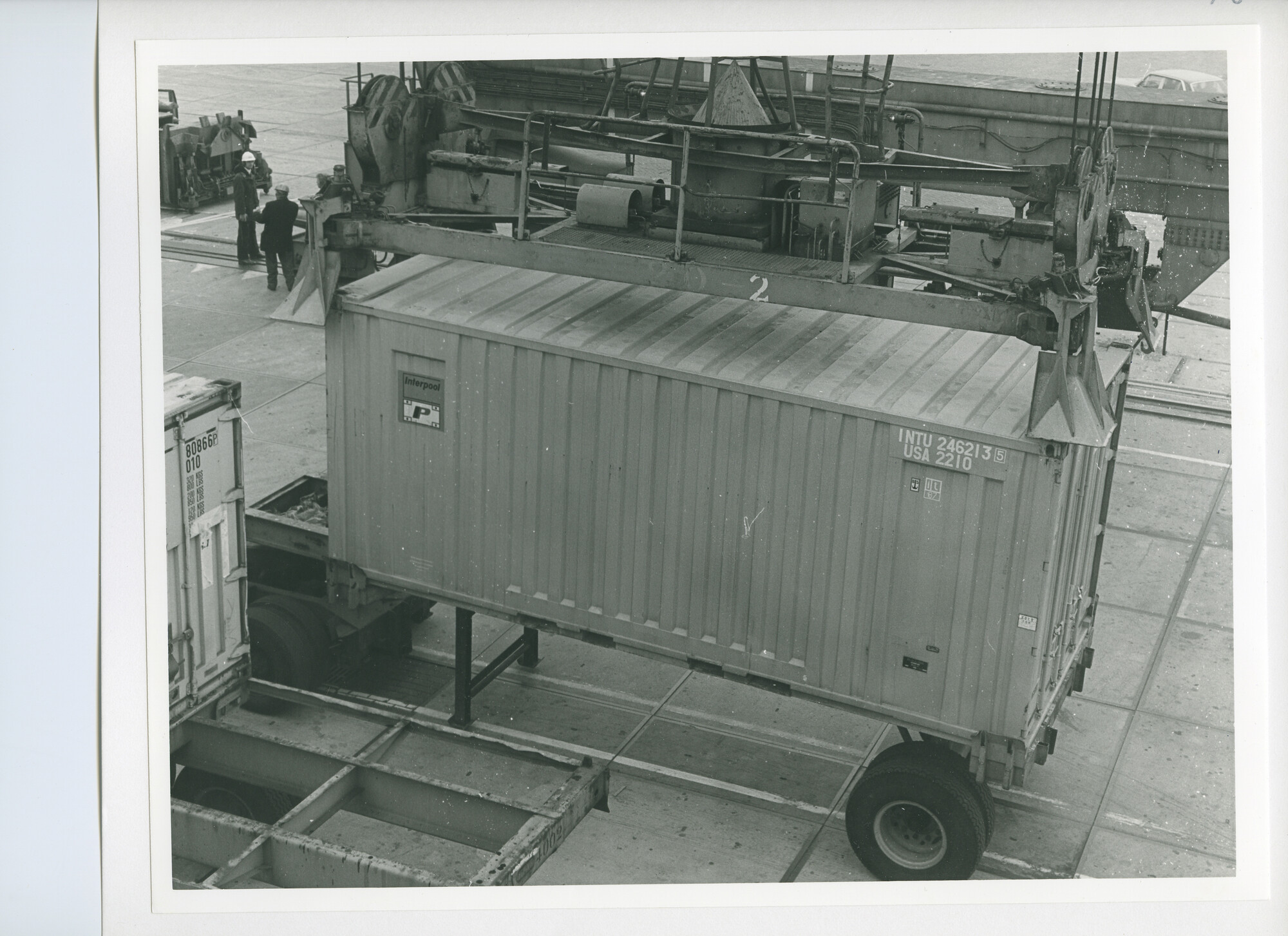 S.5444(5797)02; Foto's van het proefhijsen met containers in de Frank Pais na verbouwing bij de NDSM; foto