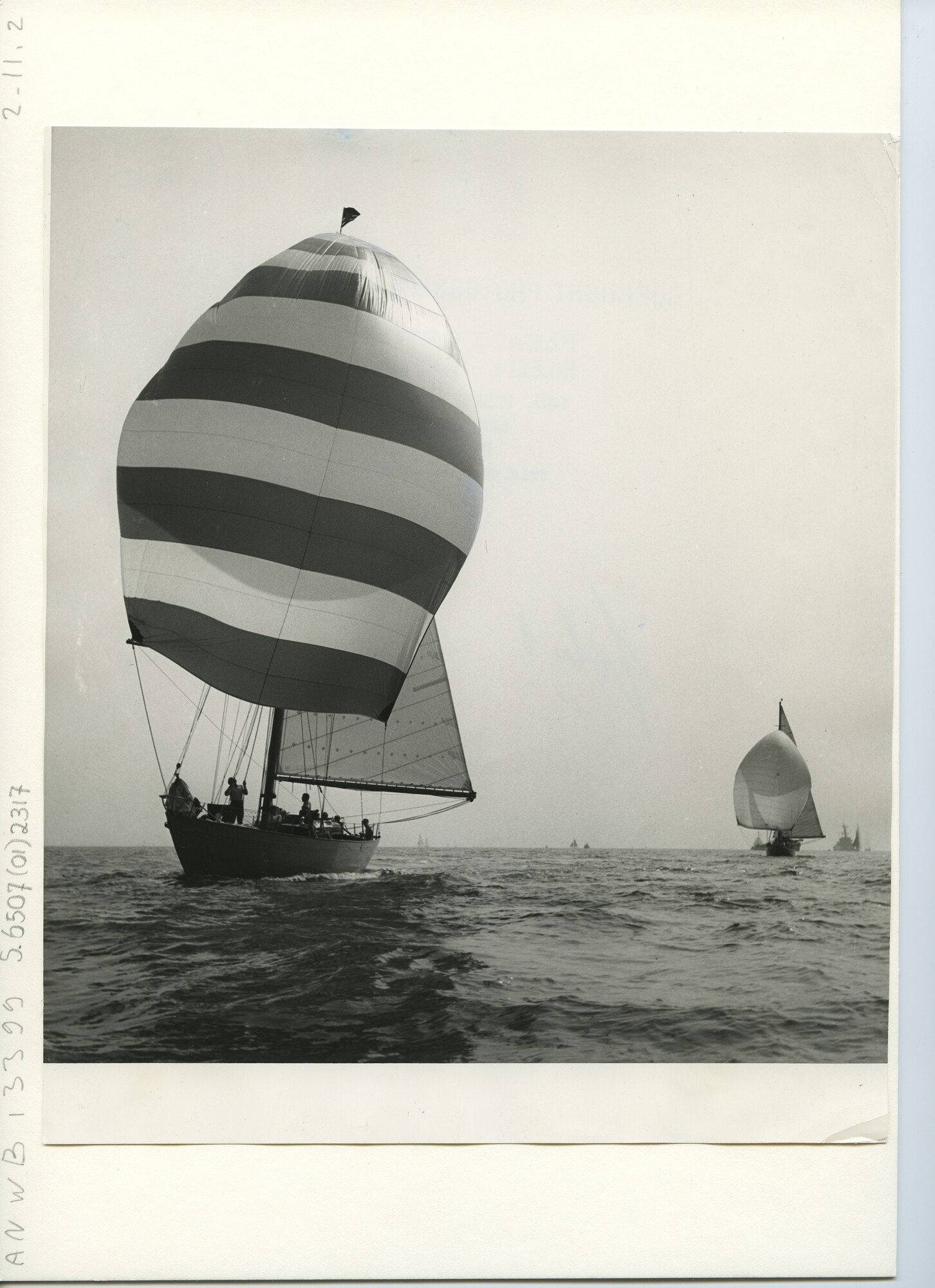 S.6507(01)2317; Foto van de start van de Fastnet Race 1955 te Cowes (Isle of Wight) van de oceaanracer Olivier van Noort (zeilnummer 287); foto