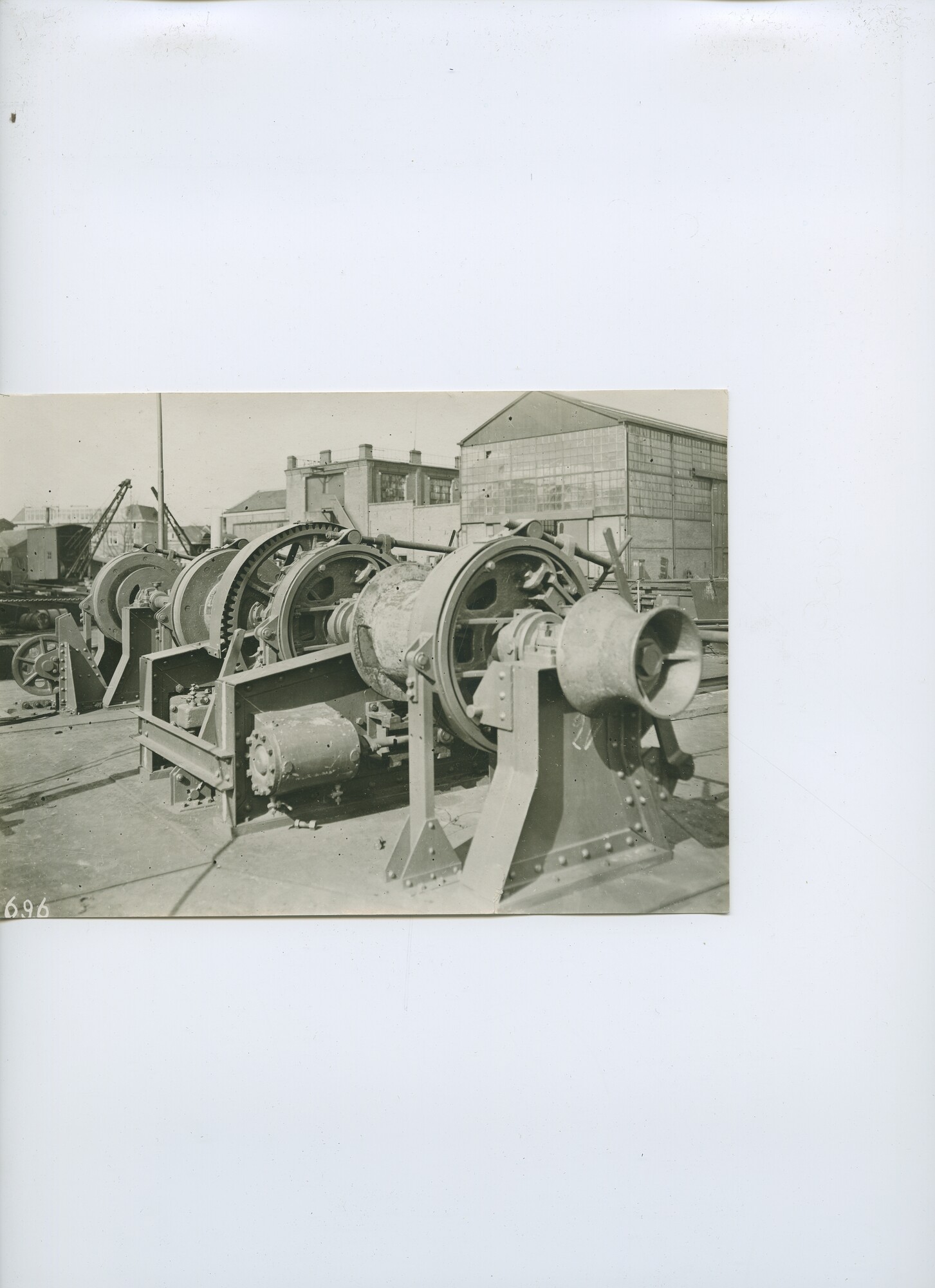 S.6386(114)0001; Foto van lieren van kraanponton, Maatschappij Uitvoering Zuiderzeewerken (M.U.Z.); foto