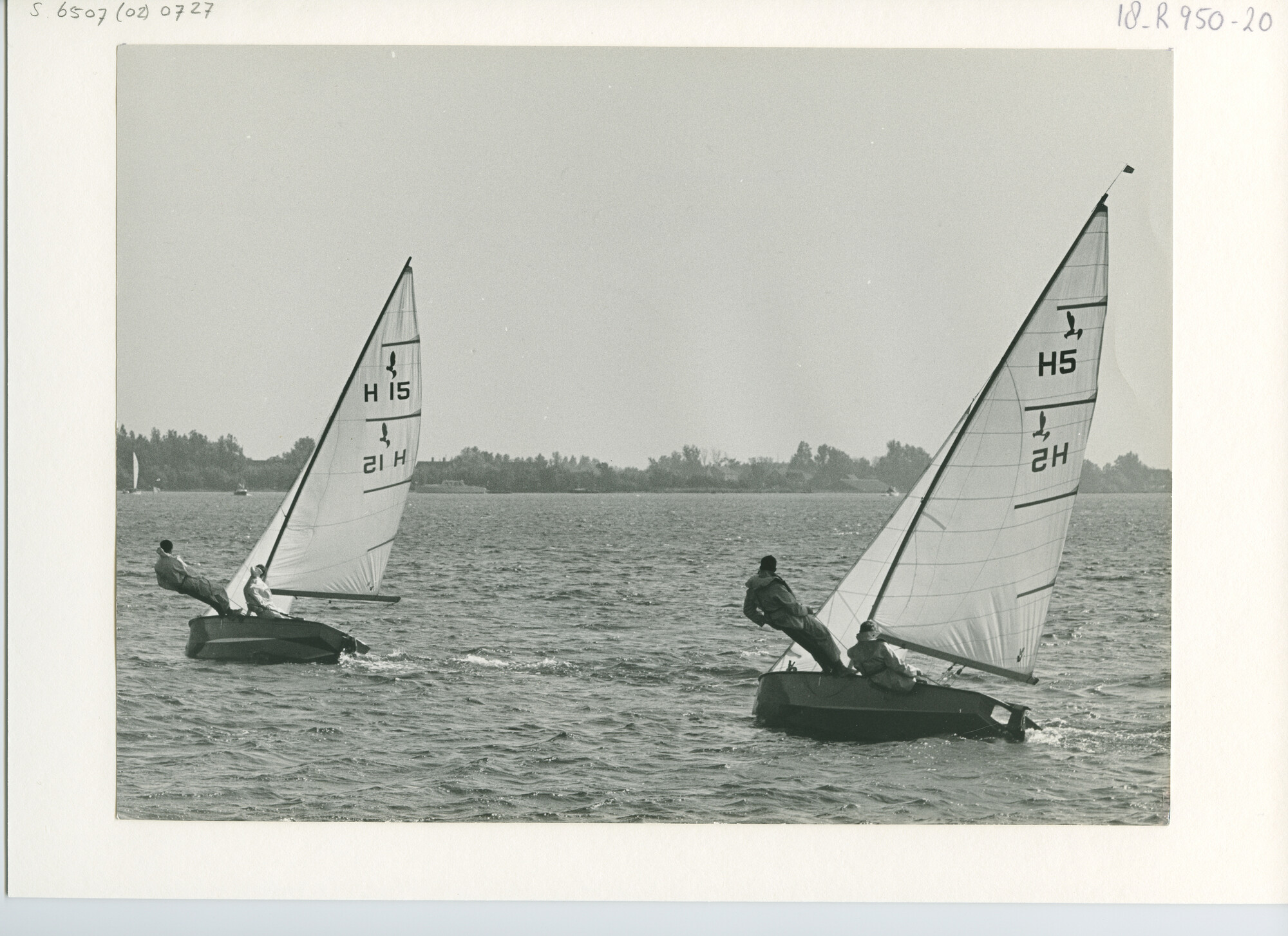 S.6507(02)0727.02; Zwart-wit foto van de Hollandweek II en Na-Braassem 1964: de Hornet-klasse; foto