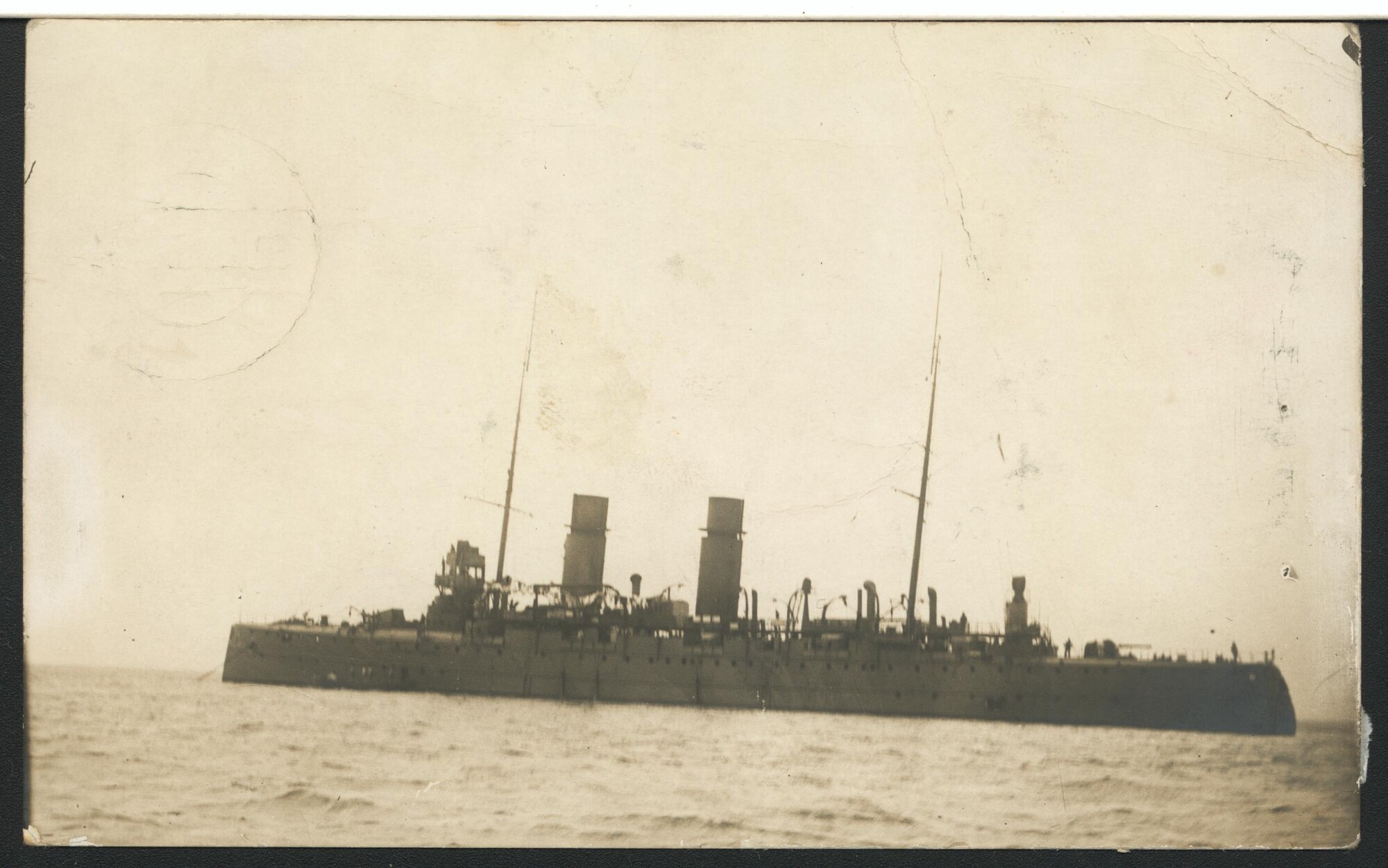 1993.7004; Het pantserdekschip Hr.Ms. 'Noordbrabant' op zee; prentbriefkaart